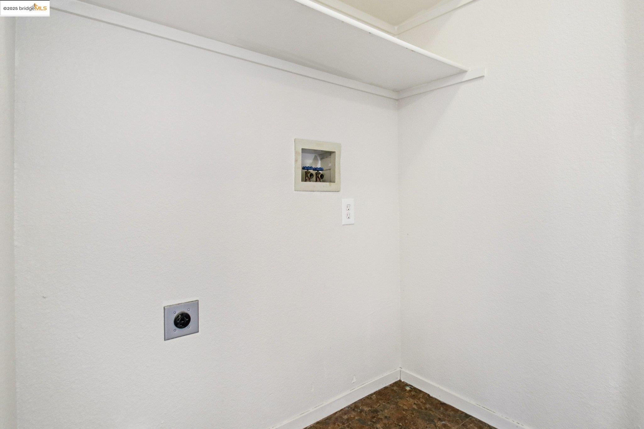 Detail Gallery Image 27 of 32 For 1559 Freed Cir, Pittsburg,  CA 94565 - 4 Beds | 2/1 Baths