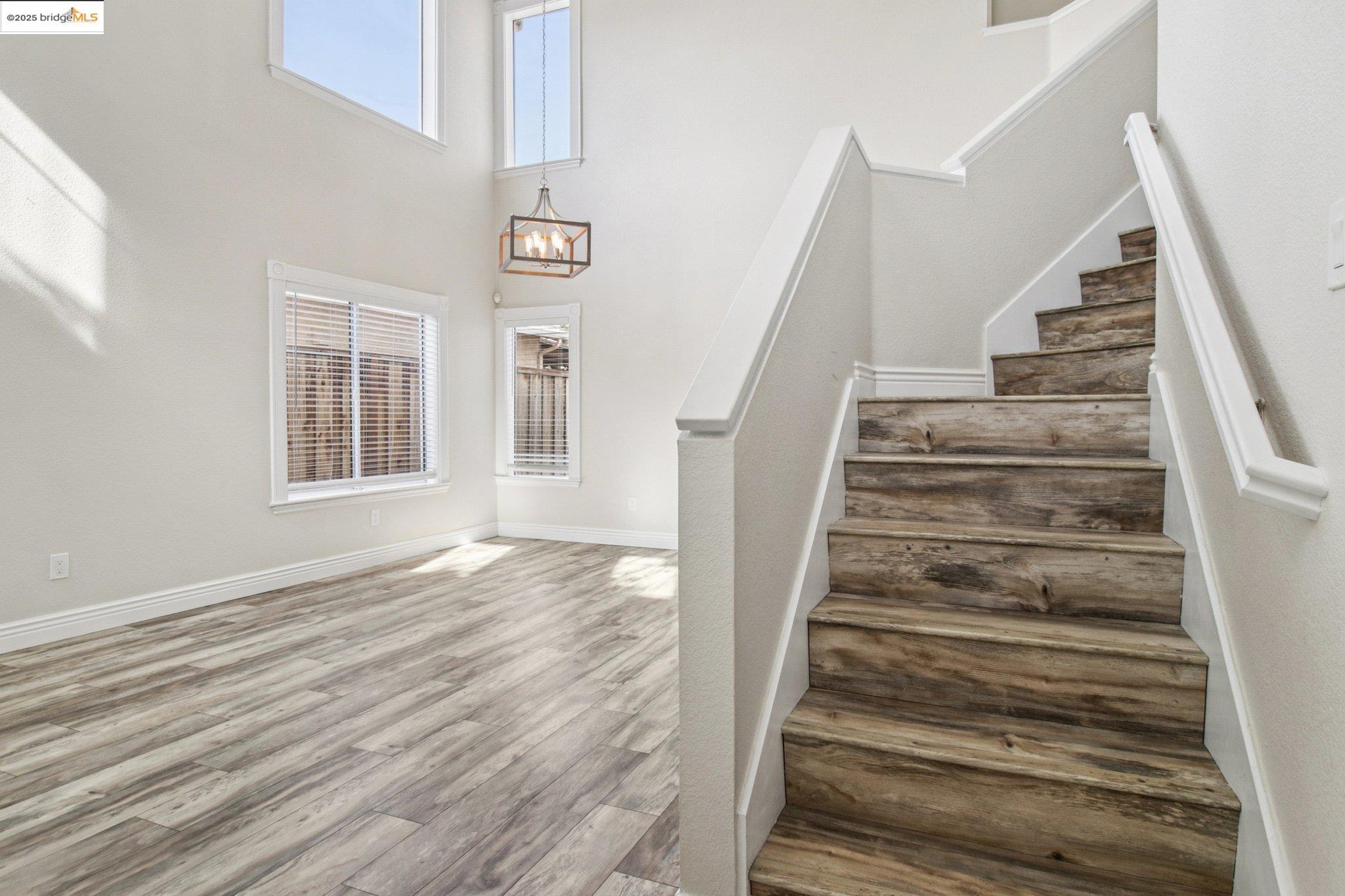 Detail Gallery Image 3 of 32 For 1559 Freed Cir, Pittsburg,  CA 94565 - 4 Beds | 2/1 Baths