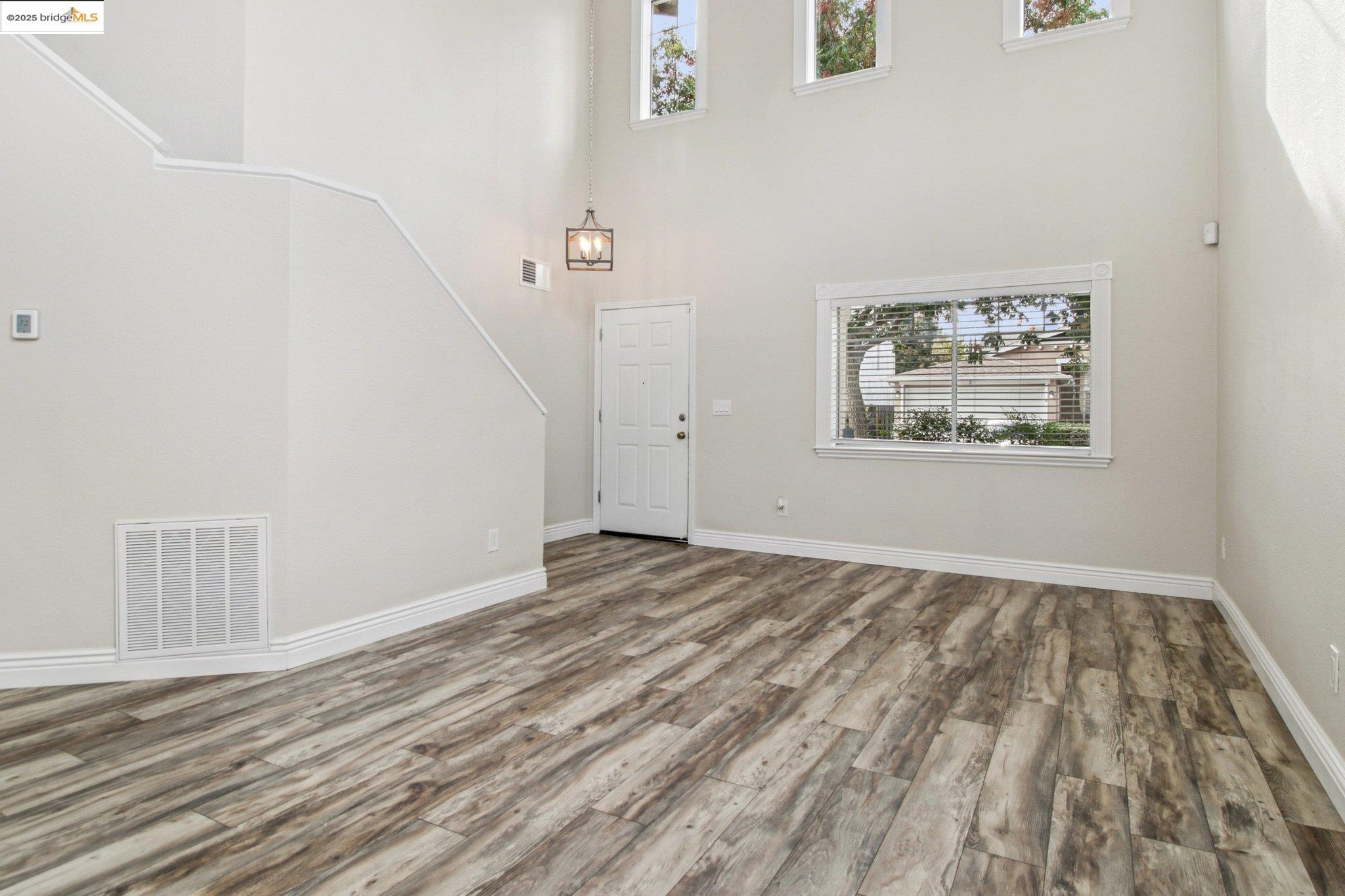 Detail Gallery Image 6 of 32 For 1559 Freed Cir, Pittsburg,  CA 94565 - 4 Beds | 2/1 Baths