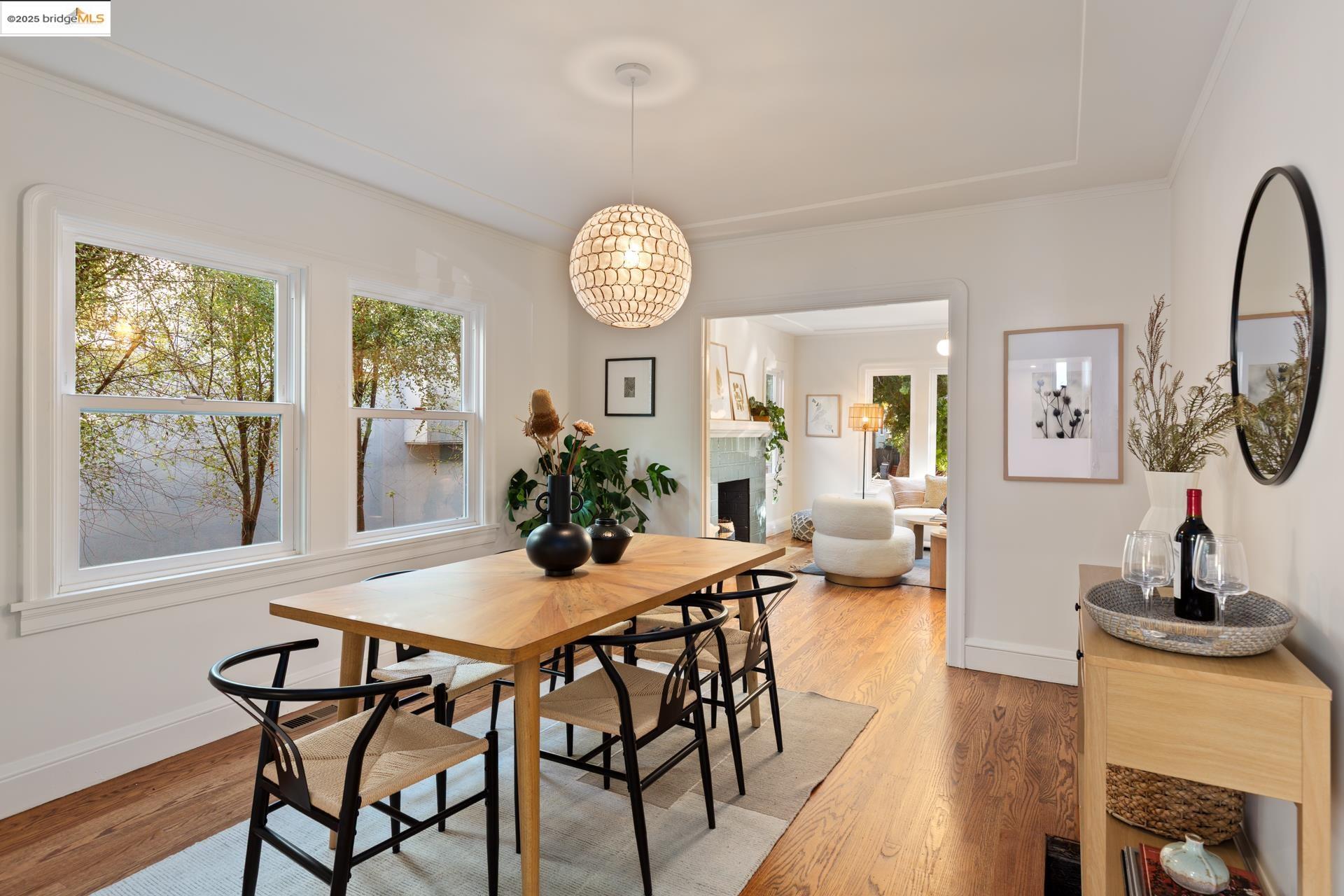 Detail Gallery Image 9 of 25 For 558 North St, Oakland,  CA 94609 - 2 Beds | 1/1 Baths