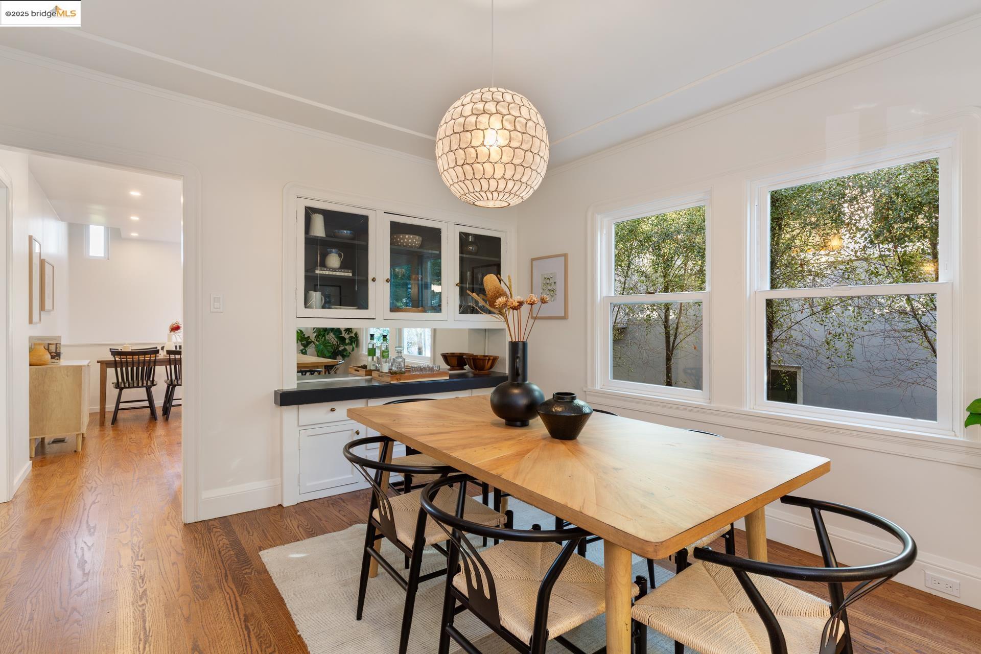 Detail Gallery Image 10 of 25 For 558 North St, Oakland,  CA 94609 - 2 Beds | 1/1 Baths