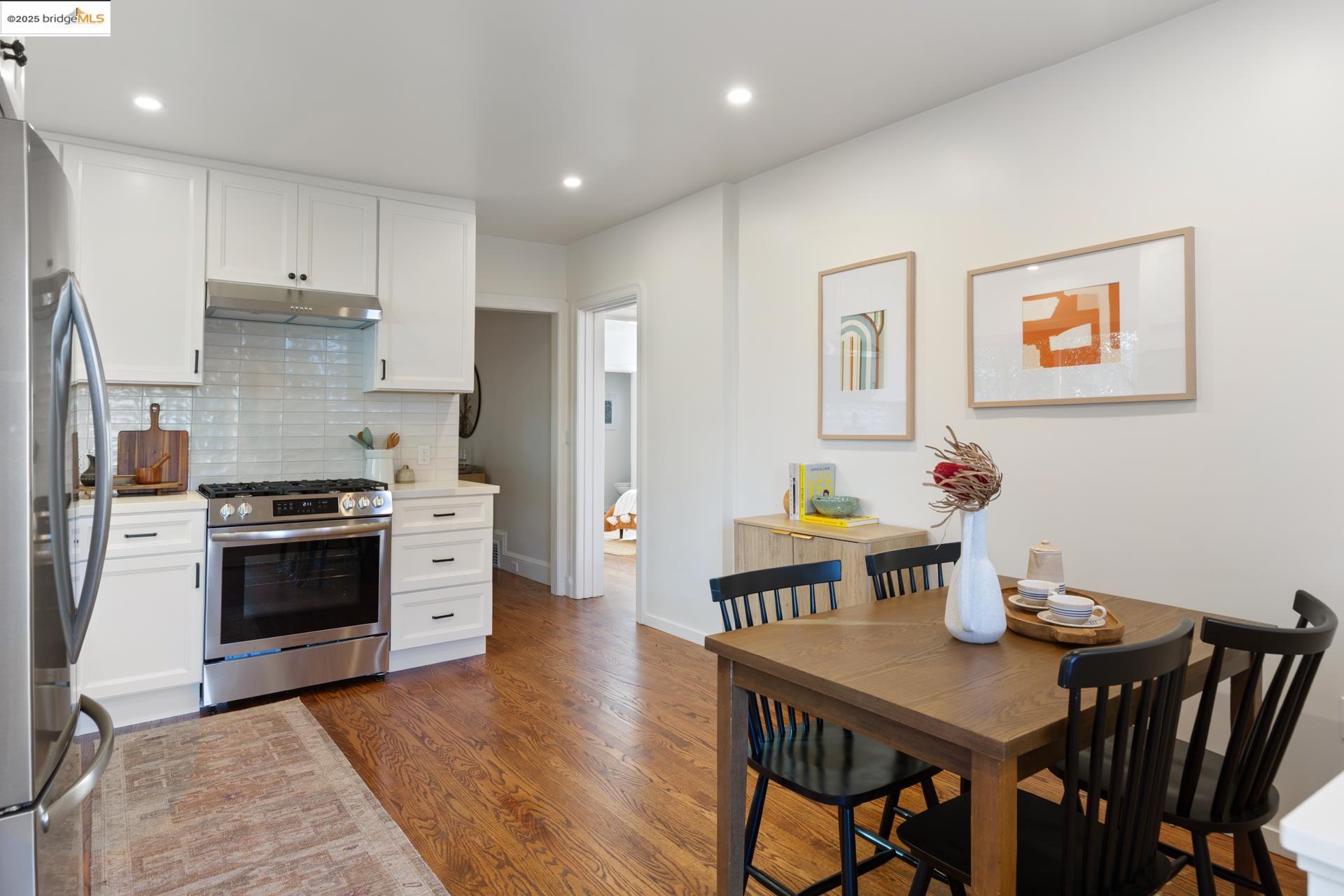 Detail Gallery Image 12 of 25 For 558 North St, Oakland,  CA 94609 - 2 Beds | 1/1 Baths