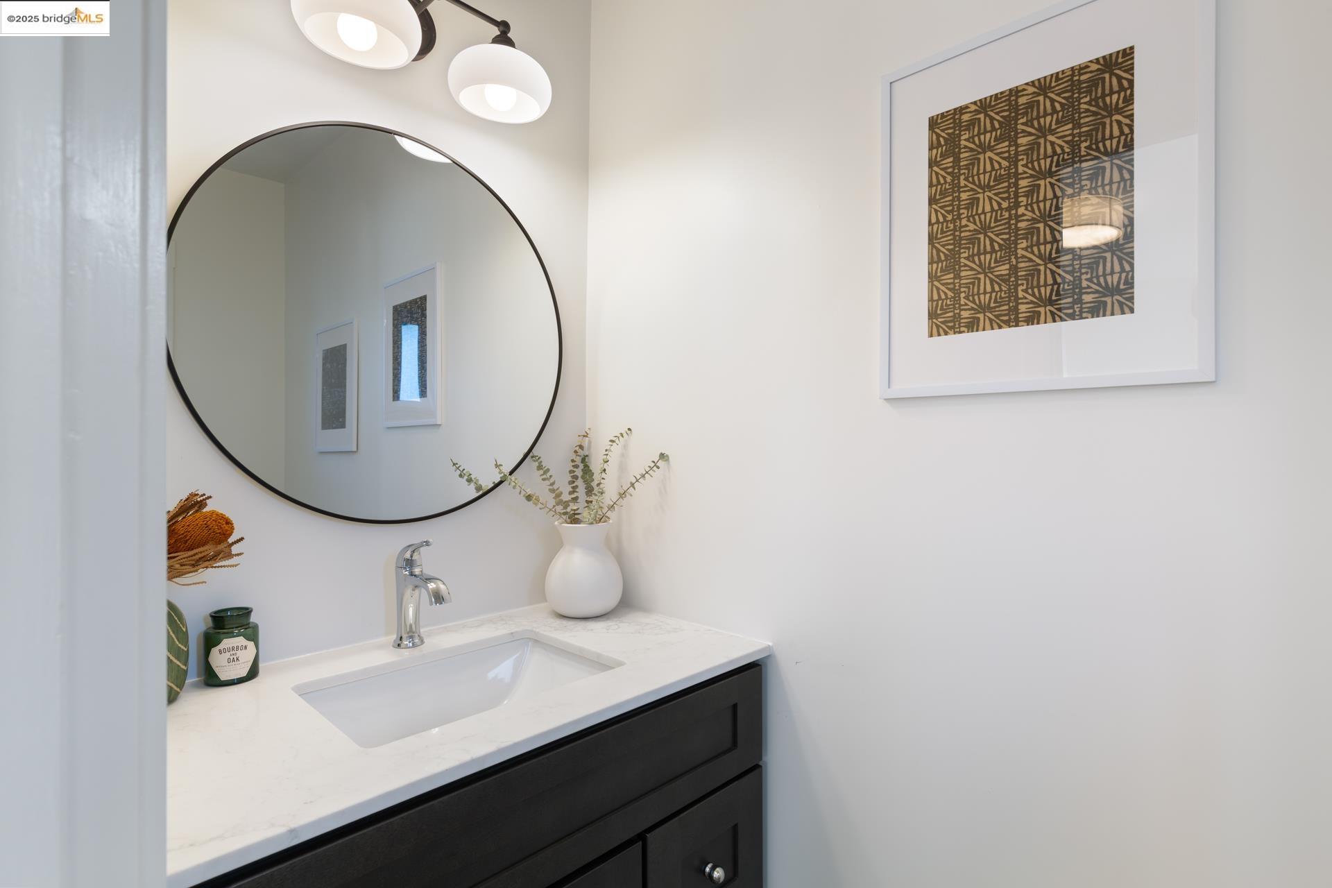 Detail Gallery Image 16 of 25 For 558 North St, Oakland,  CA 94609 - 2 Beds | 1/1 Baths