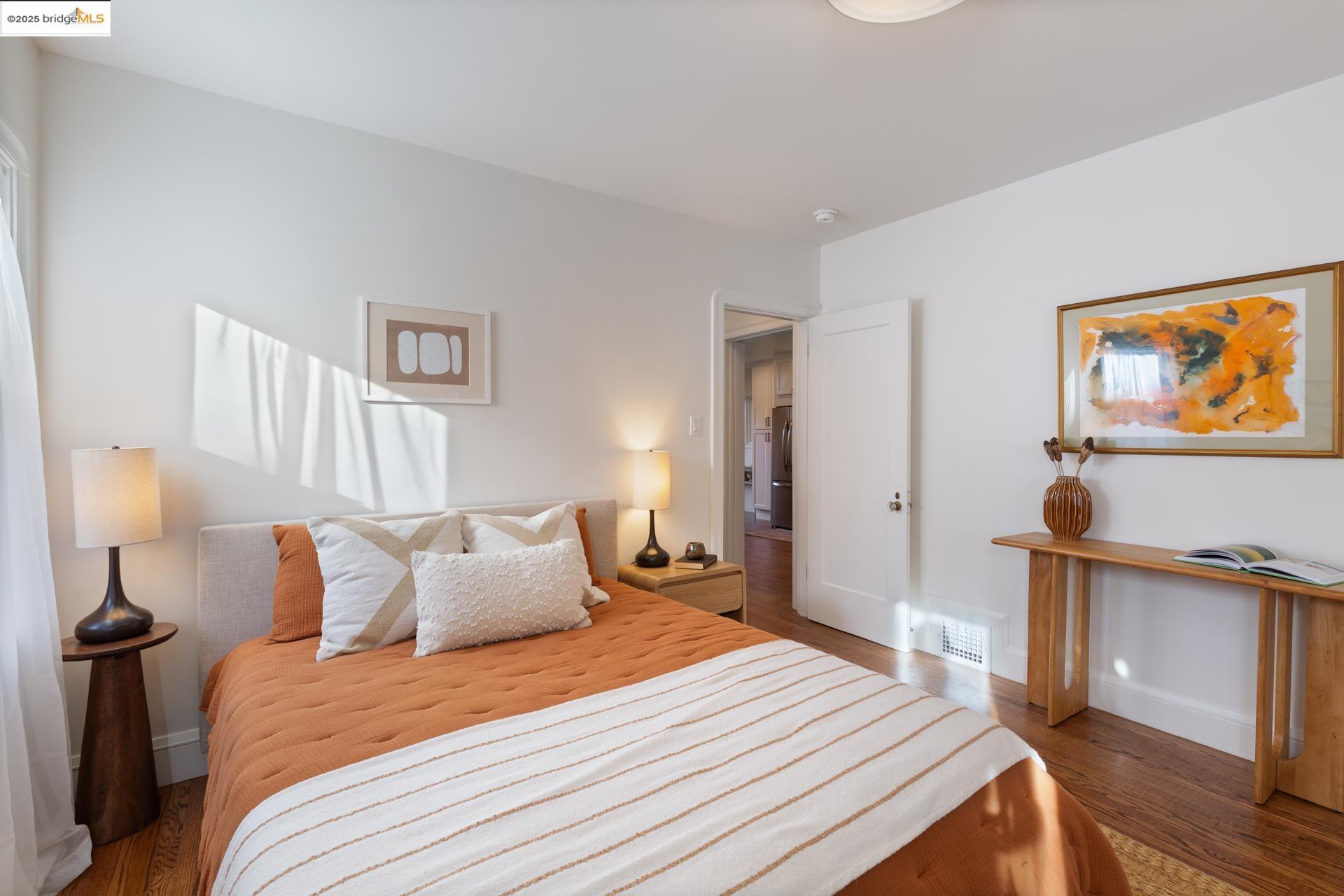 Detail Gallery Image 17 of 25 For 558 North St, Oakland,  CA 94609 - 2 Beds | 1/1 Baths