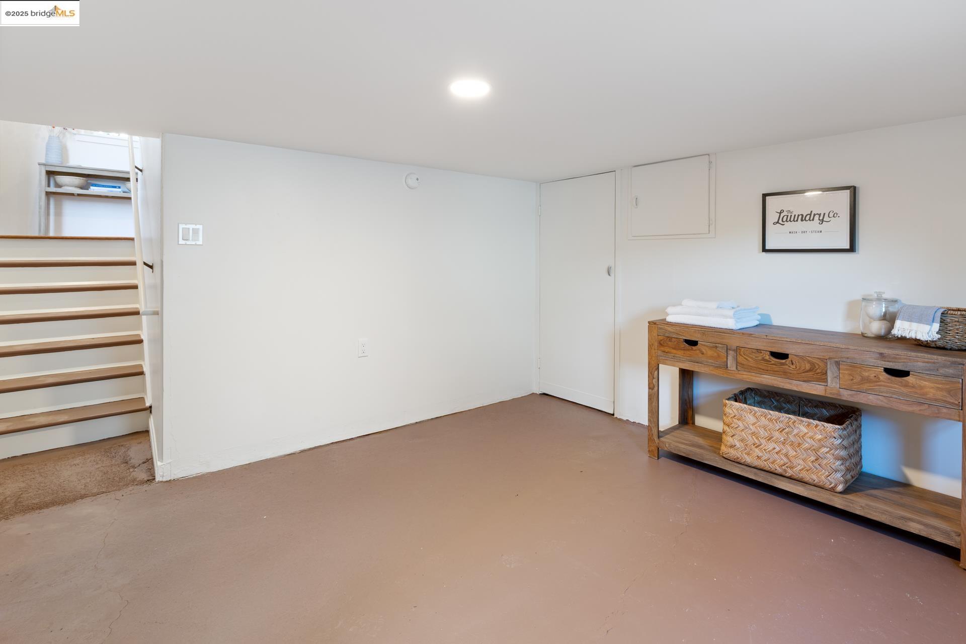 Detail Gallery Image 20 of 25 For 558 North St, Oakland,  CA 94609 - 2 Beds | 1/1 Baths