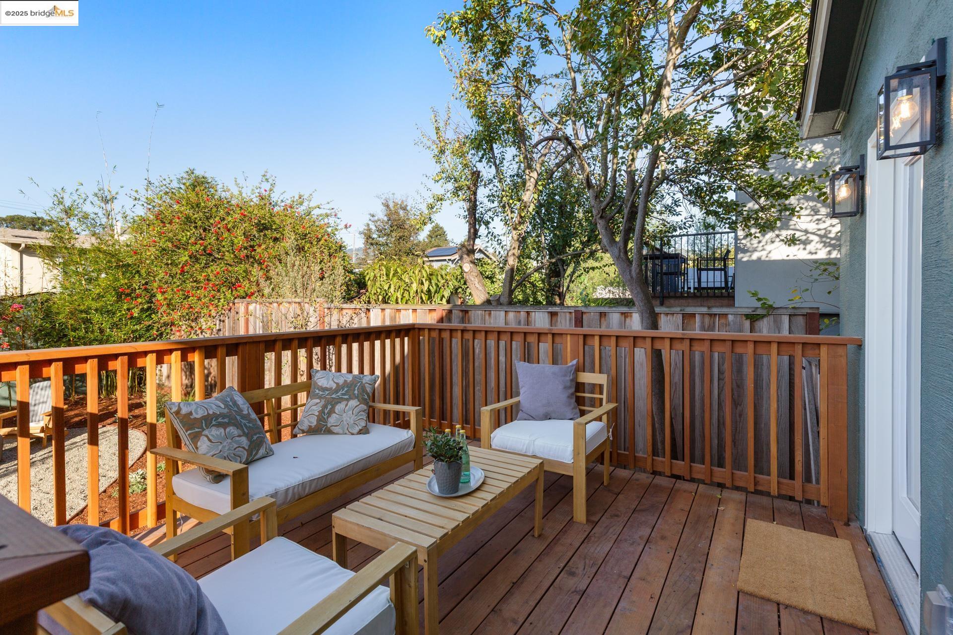 Detail Gallery Image 21 of 25 For 558 North St, Oakland,  CA 94609 - 2 Beds | 1/1 Baths