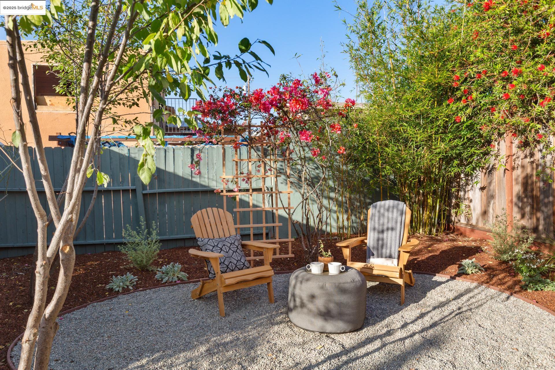 Detail Gallery Image 23 of 25 For 558 North St, Oakland,  CA 94609 - 2 Beds | 1/1 Baths