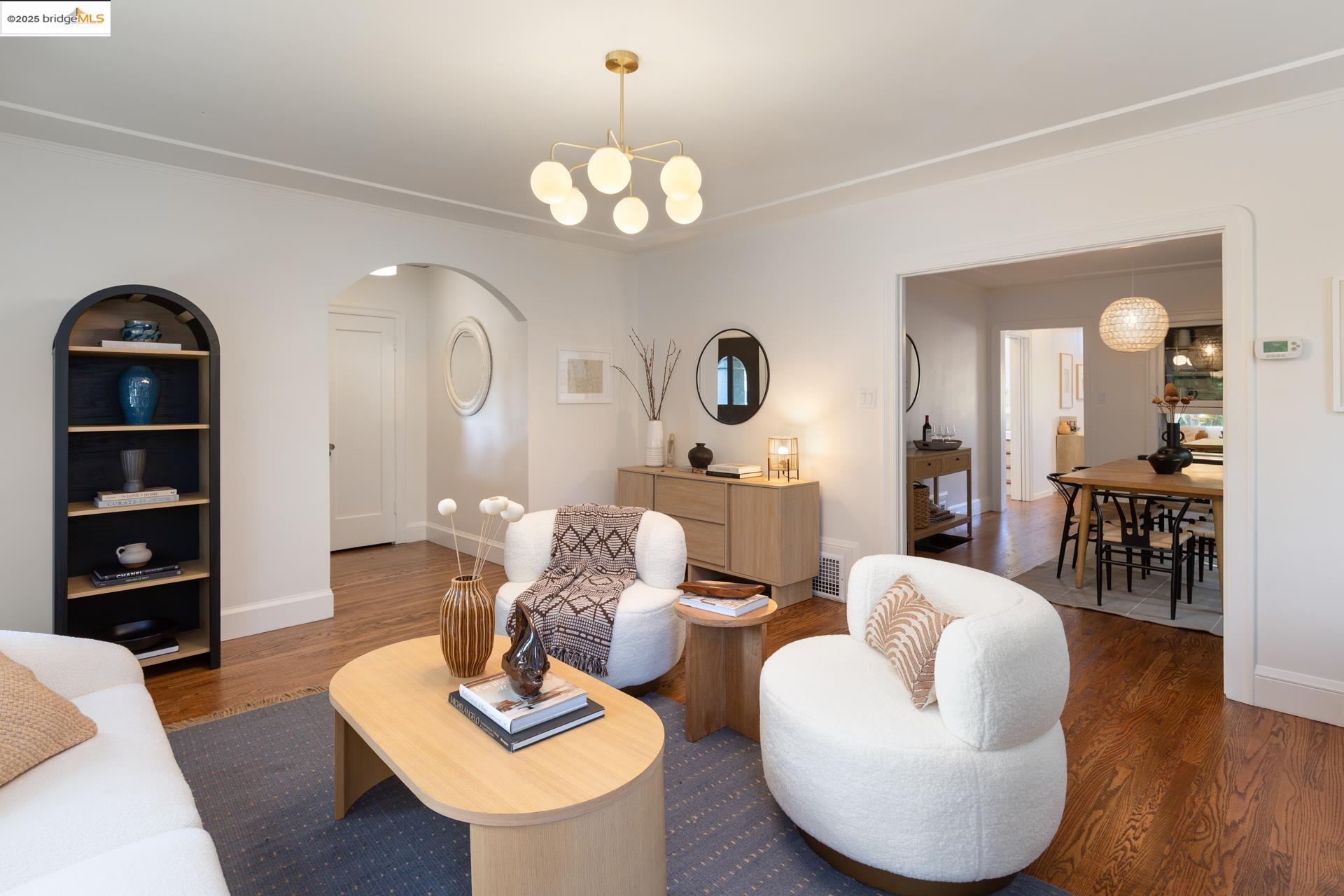 Detail Gallery Image 6 of 25 For 558 North St, Oakland,  CA 94609 - 2 Beds | 1/1 Baths