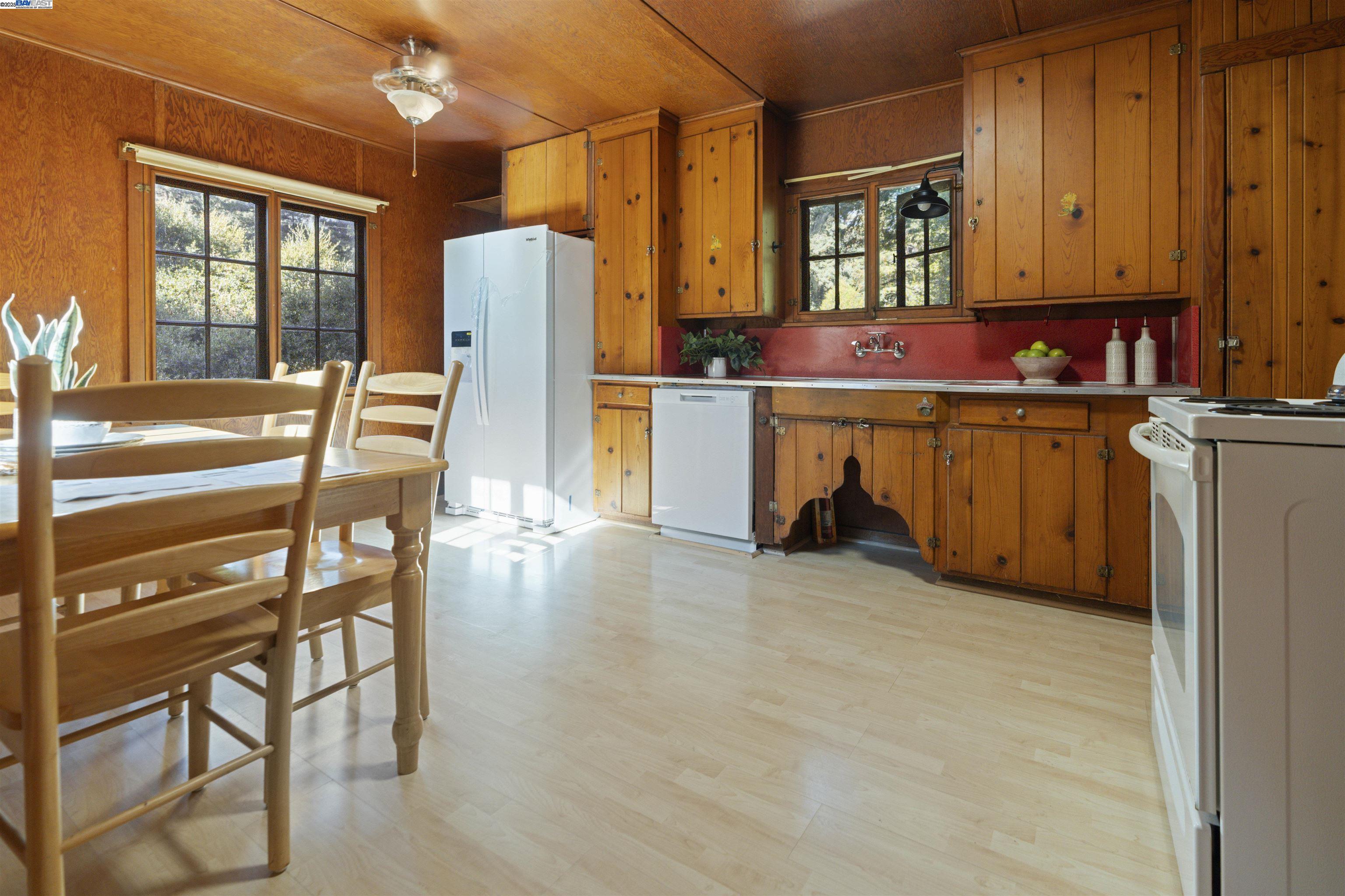 Detail Gallery Image 10 of 41 For 14800 Virginia Ave, Boulder Creek,  CA 95006 - 4 Beds | 3 Baths