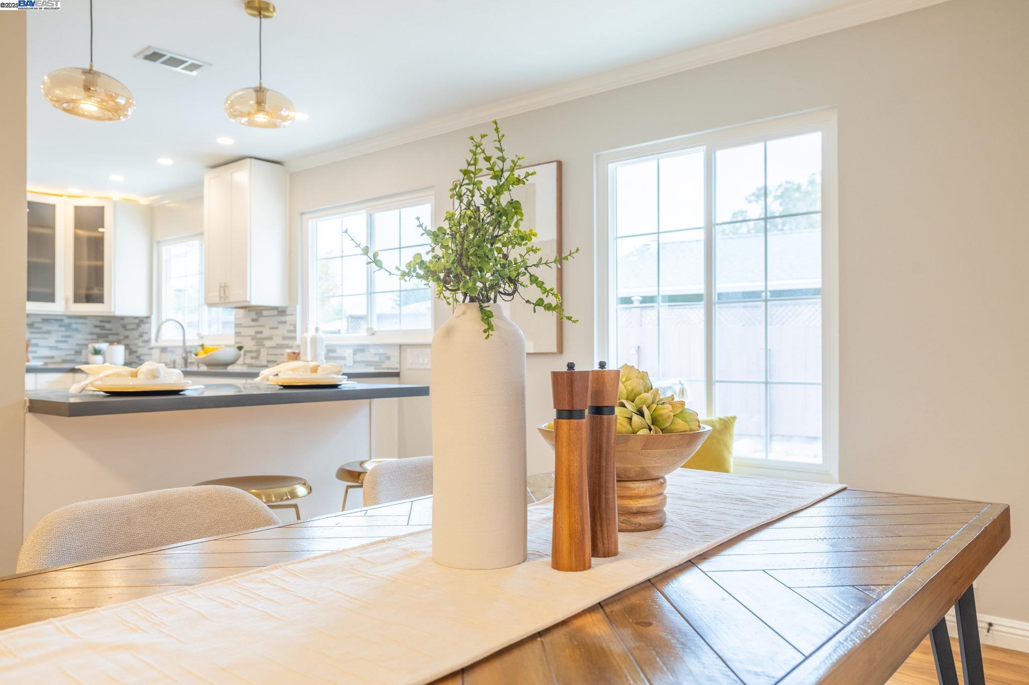 Detail Gallery Image 8 of 47 For 2771 Fleetwood Drive, San Bruno,  CA 94066 - 3 Beds | 2 Baths