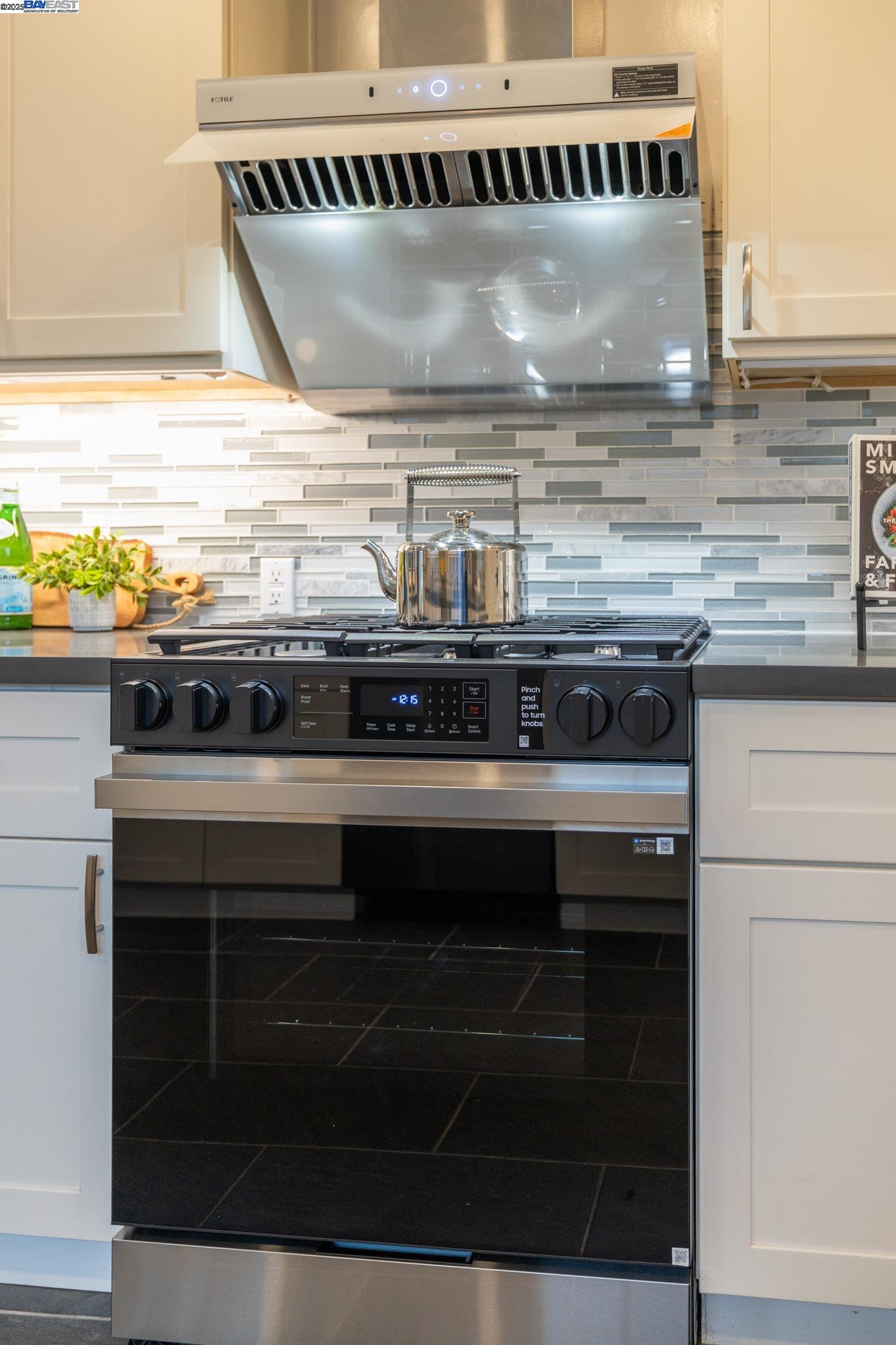 Detail Gallery Image 15 of 47 For 2771 Fleetwood Drive, San Bruno,  CA 94066 - 3 Beds | 2 Baths