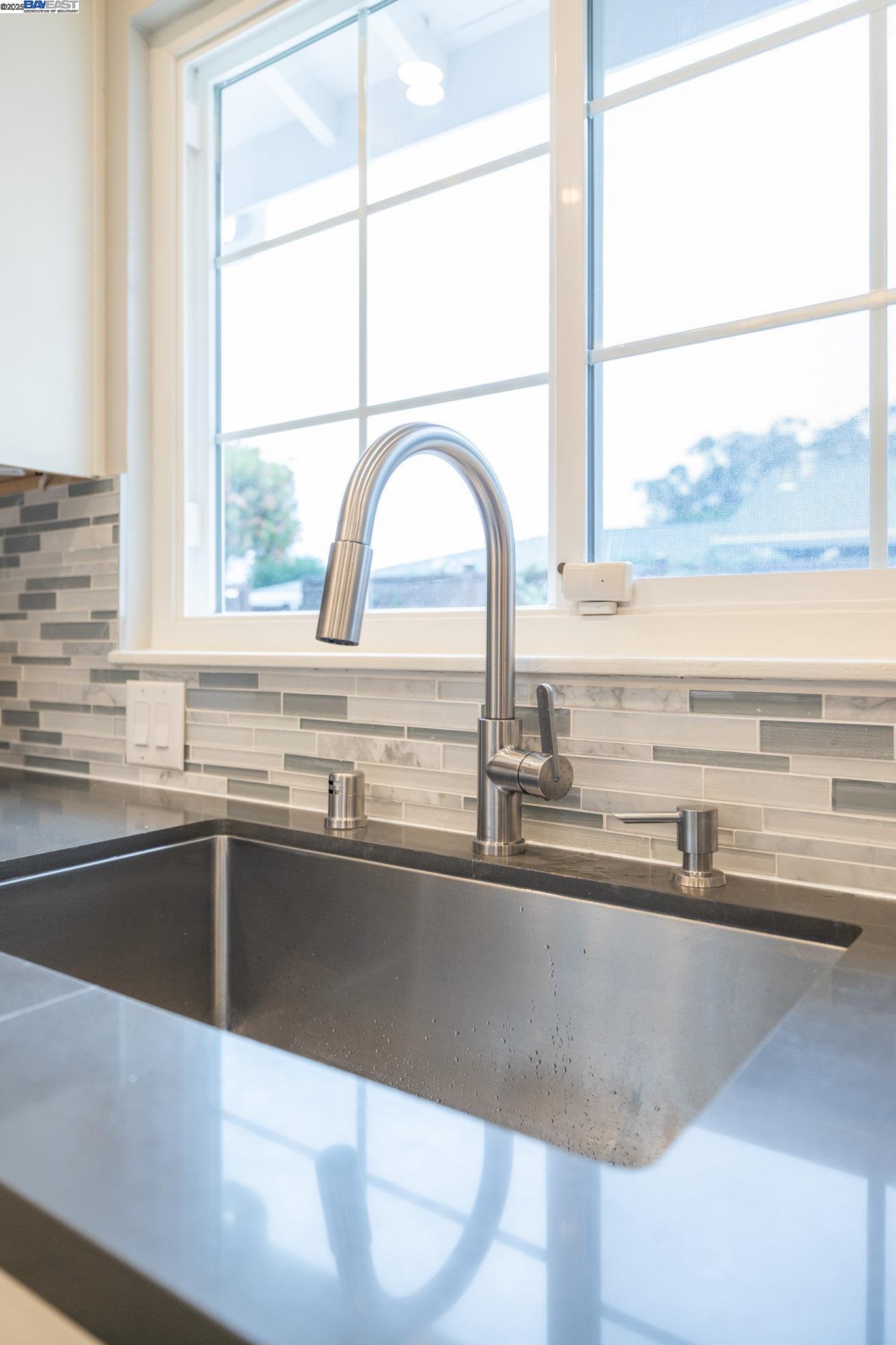 Detail Gallery Image 17 of 47 For 2771 Fleetwood Drive, San Bruno,  CA 94066 - 3 Beds | 2 Baths