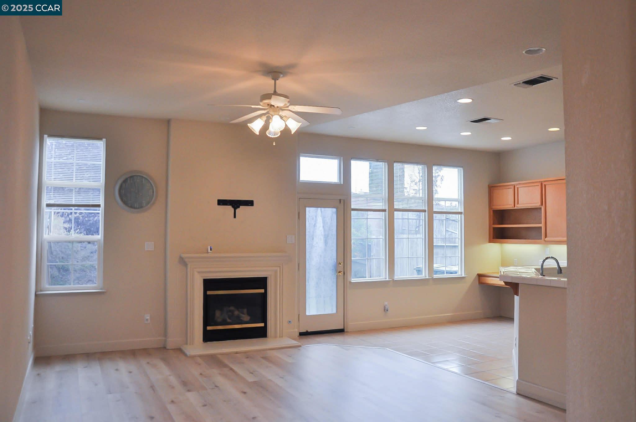 Detail Gallery Image 2 of 32 For 7809 Caracena Ct, Vallejo,  CA 94591 - 3 Beds | 2/1 Baths