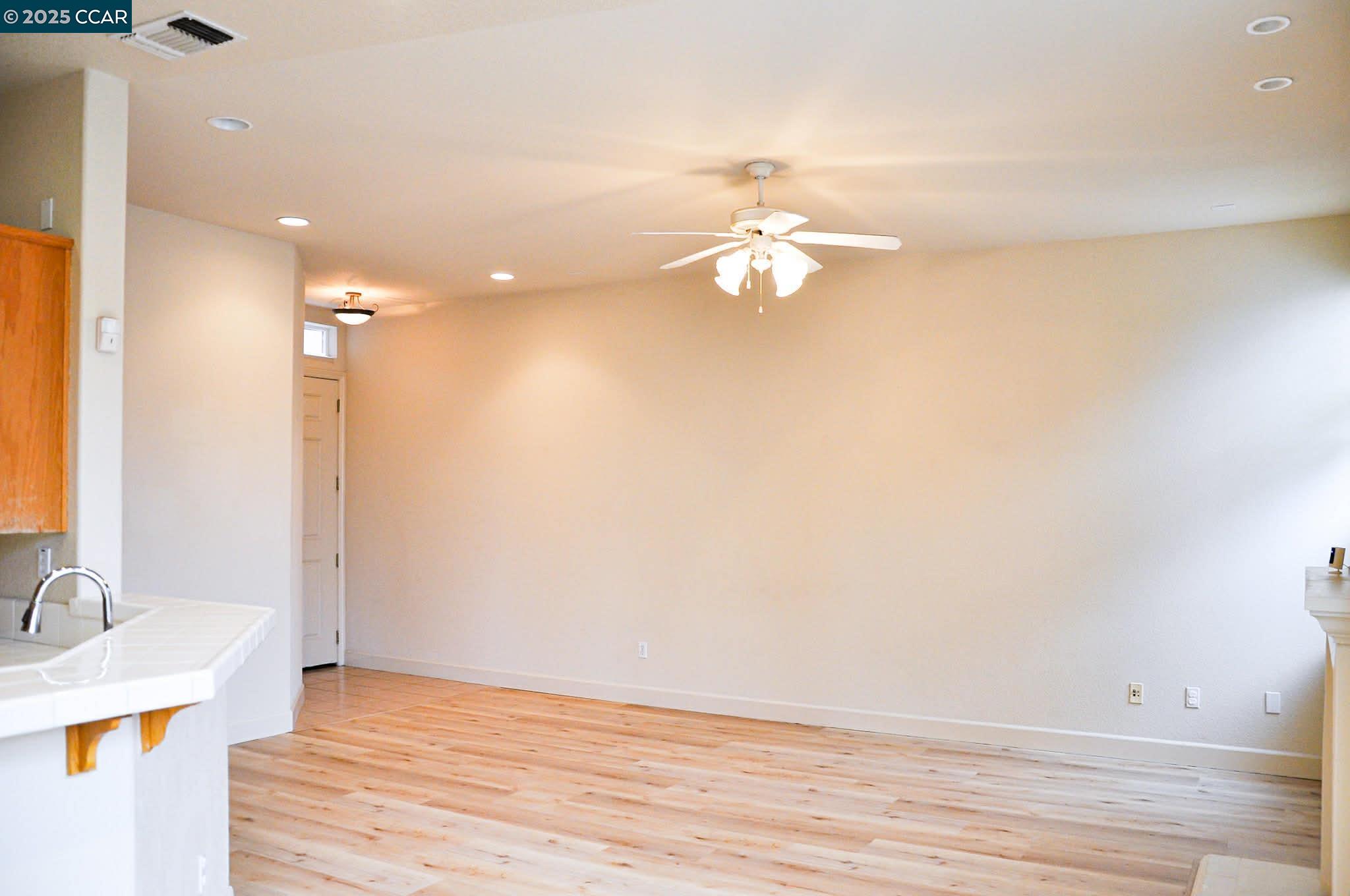 Detail Gallery Image 6 of 32 For 7809 Caracena Ct, Vallejo,  CA 94591 - 3 Beds | 2/1 Baths