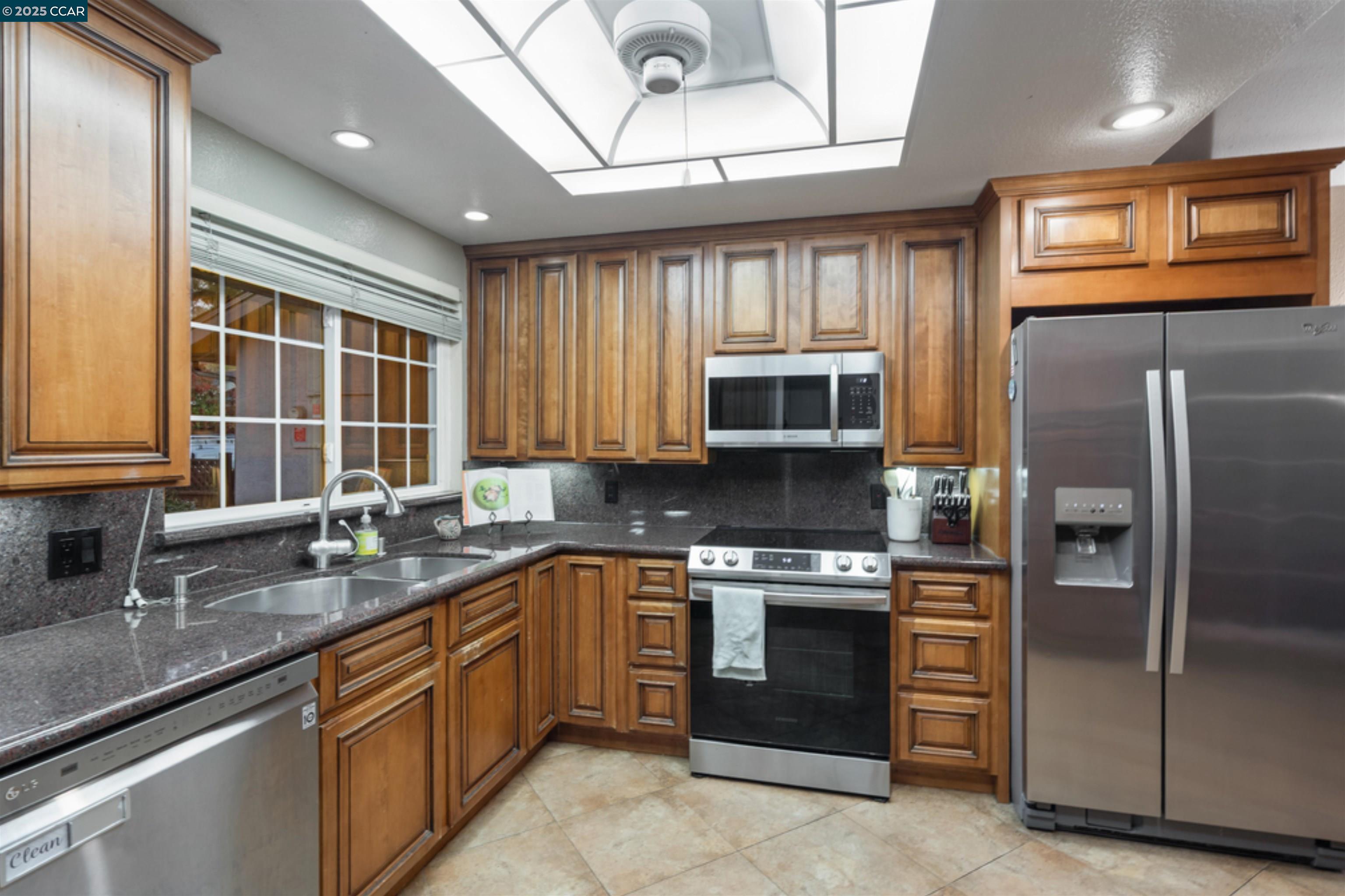 Detail Gallery Image 13 of 45 For 4962 Shadowfalls Dr, Martinez,  CA 94553 - 4 Beds | 2 Baths