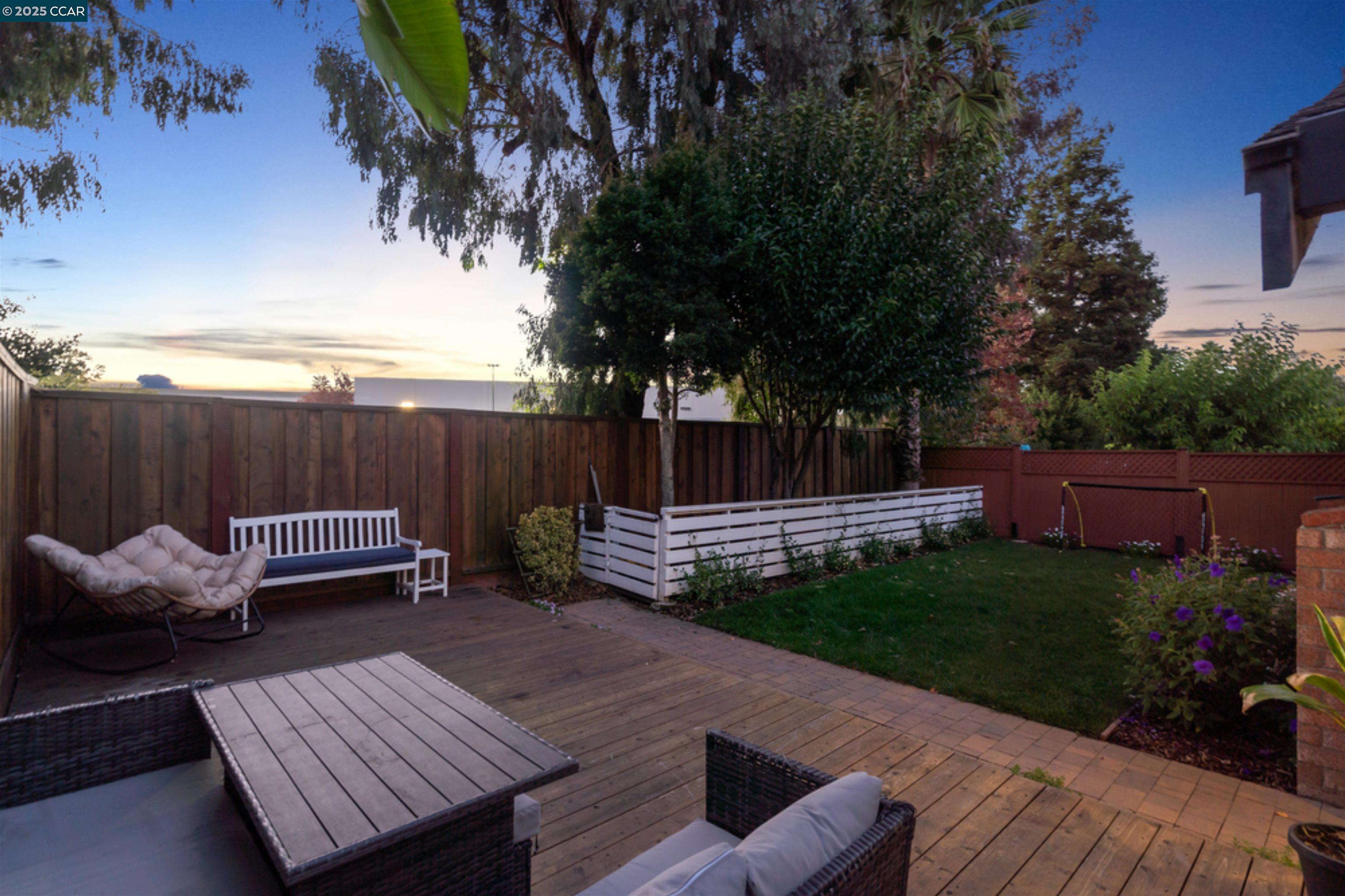 Detail Gallery Image 26 of 45 For 4962 Shadowfalls Dr, Martinez,  CA 94553 - 4 Beds | 2 Baths