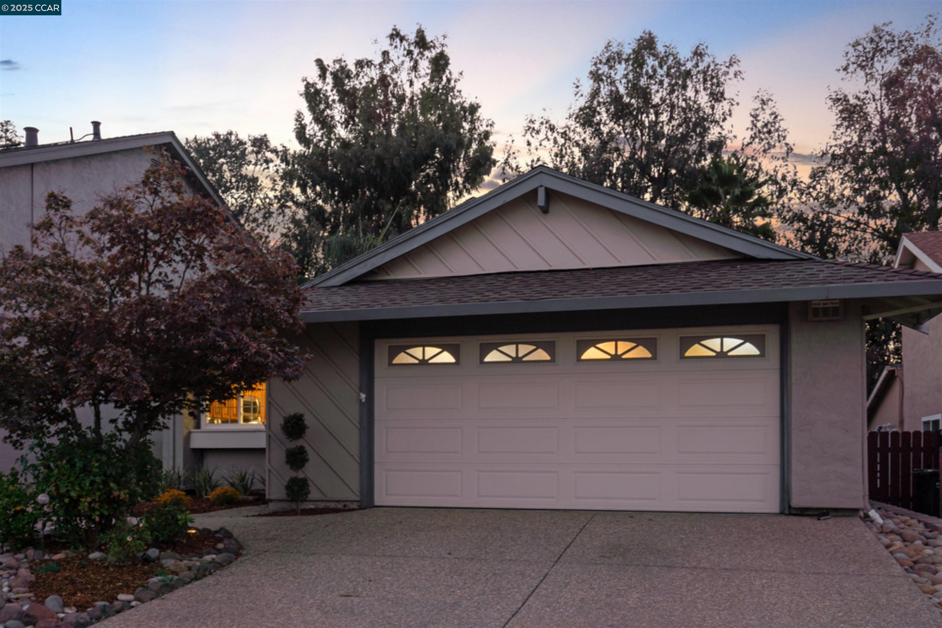 Detail Gallery Image 4 of 45 For 4962 Shadowfalls Dr, Martinez,  CA 94553 - 4 Beds | 2 Baths