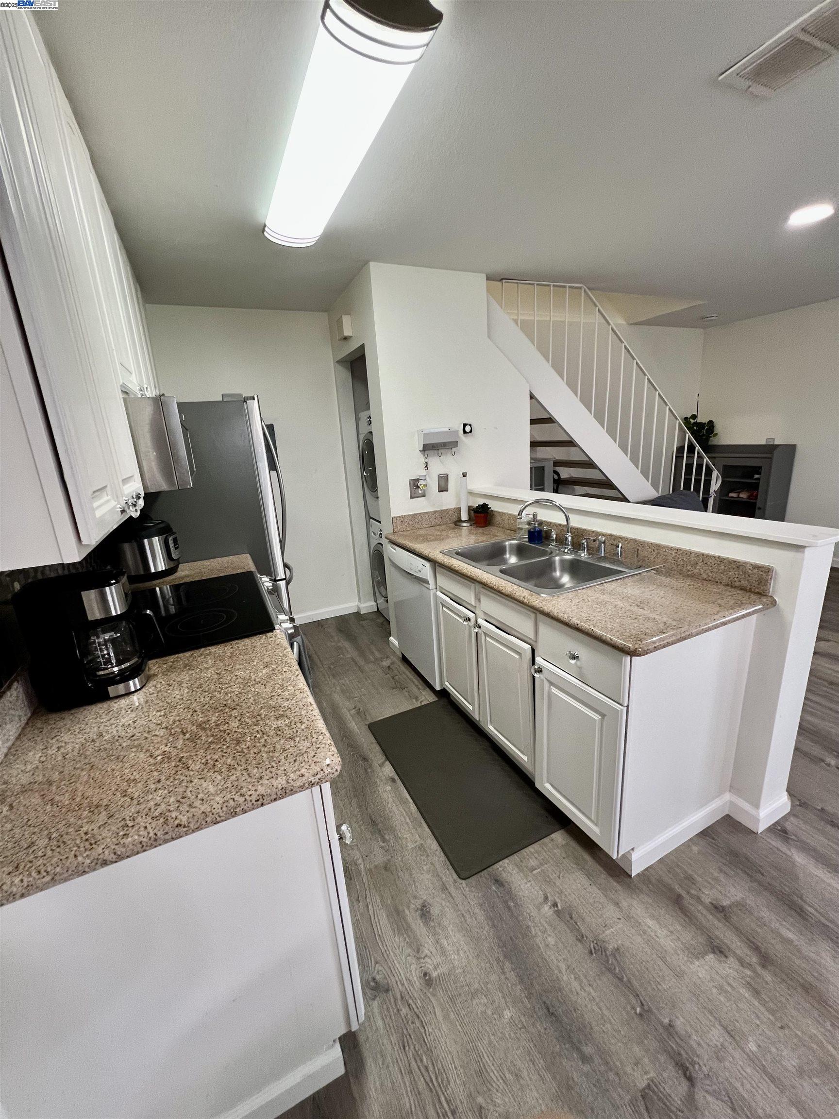 Detail Gallery Image 4 of 11 For 2221 Partridge Way #3,  Union City,  CA 94587 - 2 Beds | 1 Baths