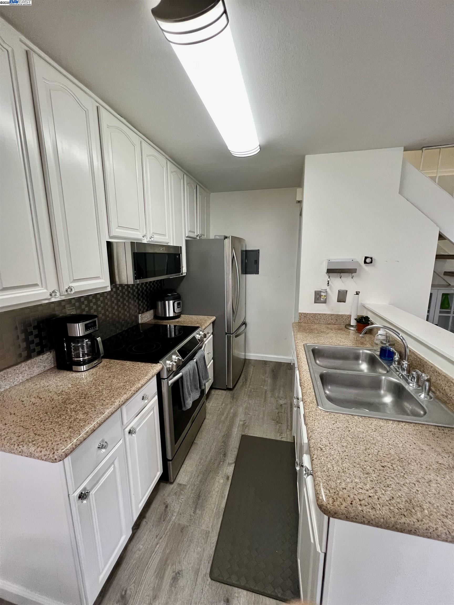 Detail Gallery Image 5 of 11 For 2221 Partridge Way #3,  Union City,  CA 94587 - 2 Beds | 1 Baths