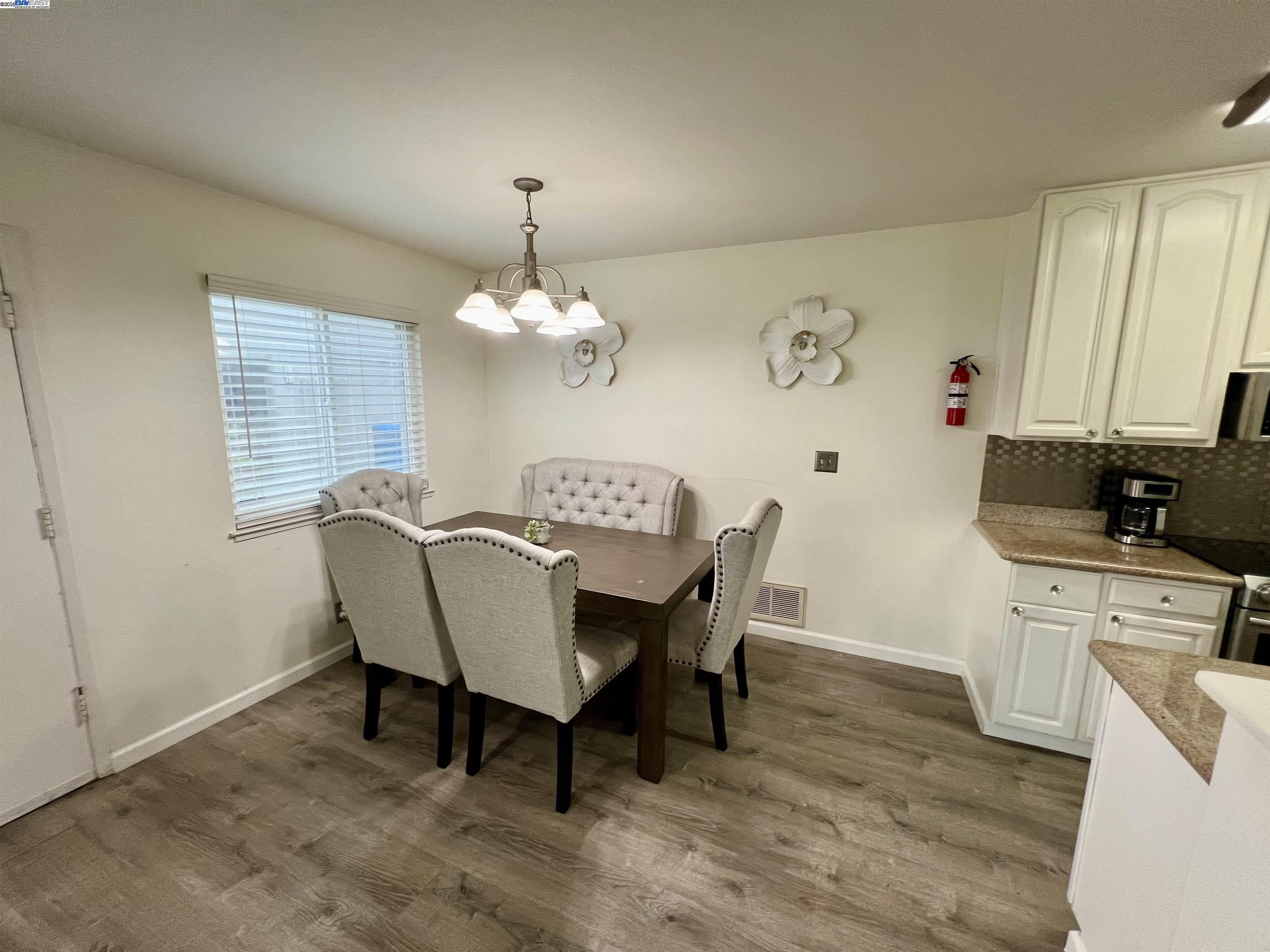 Detail Gallery Image 6 of 11 For 2221 Partridge Way #3,  Union City,  CA 94587 - 2 Beds | 1 Baths