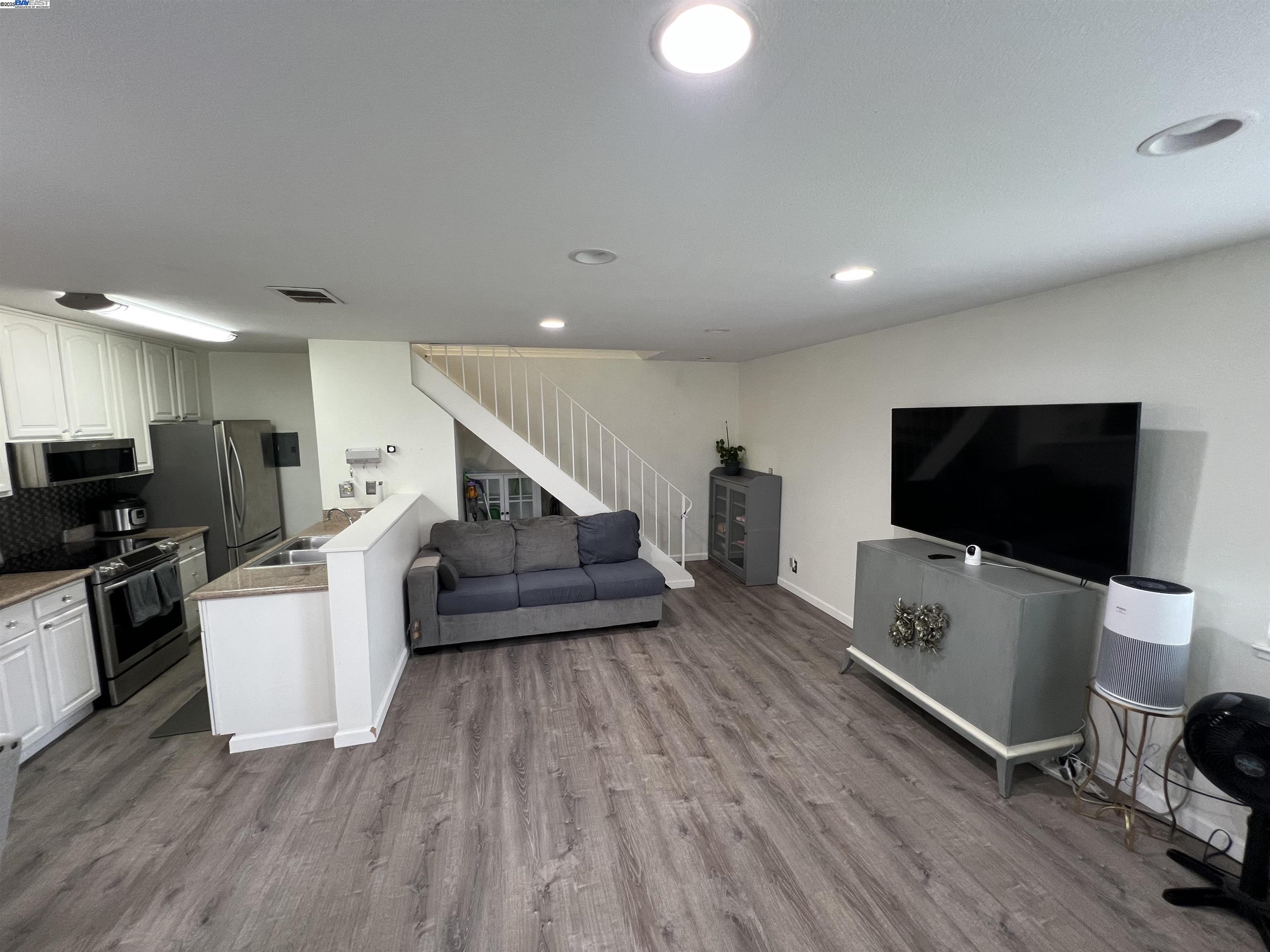 Detail Gallery Image 7 of 11 For 2221 Partridge Way #3,  Union City,  CA 94587 - 2 Beds | 1 Baths