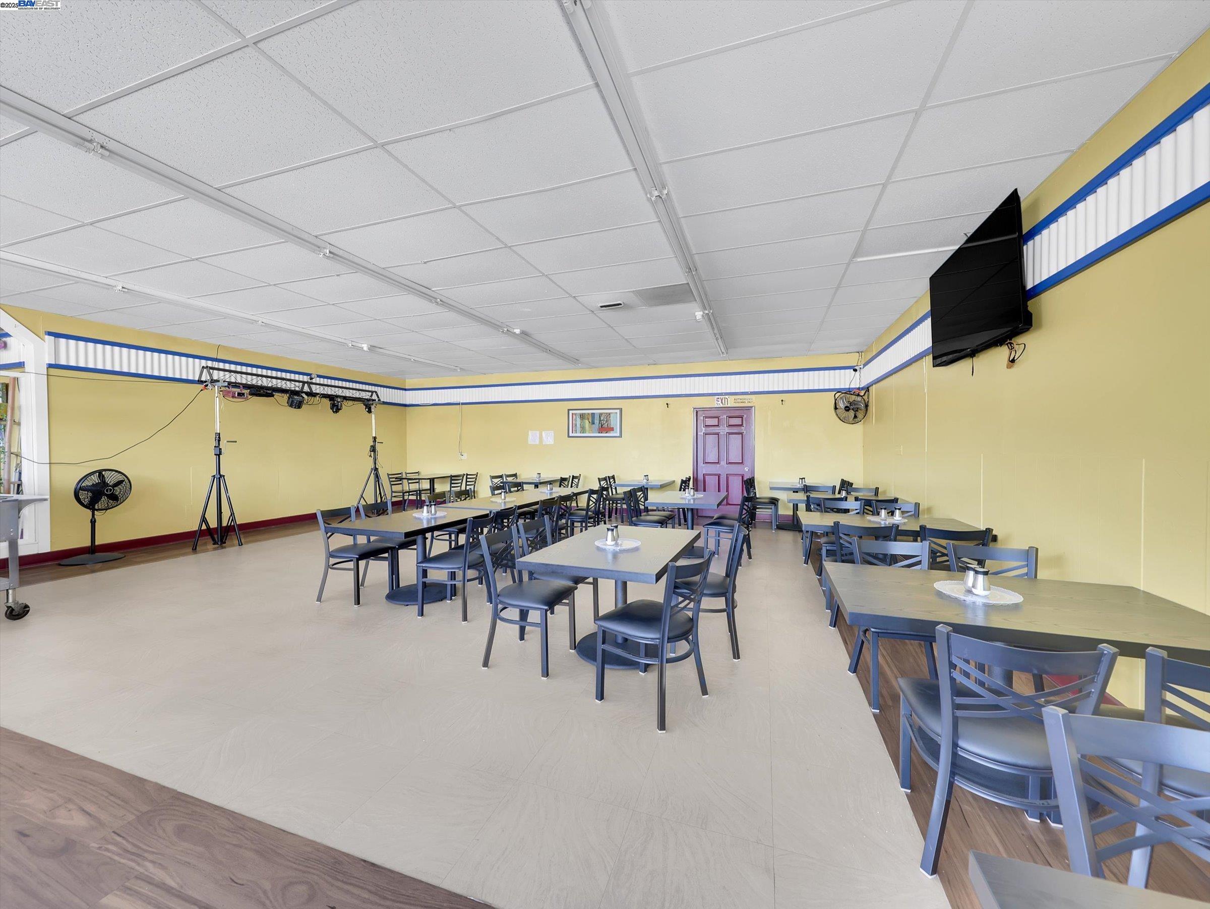 Detail Gallery Image 10 of 45 For , Hayward,  CA 94541 - – Beds | – Baths