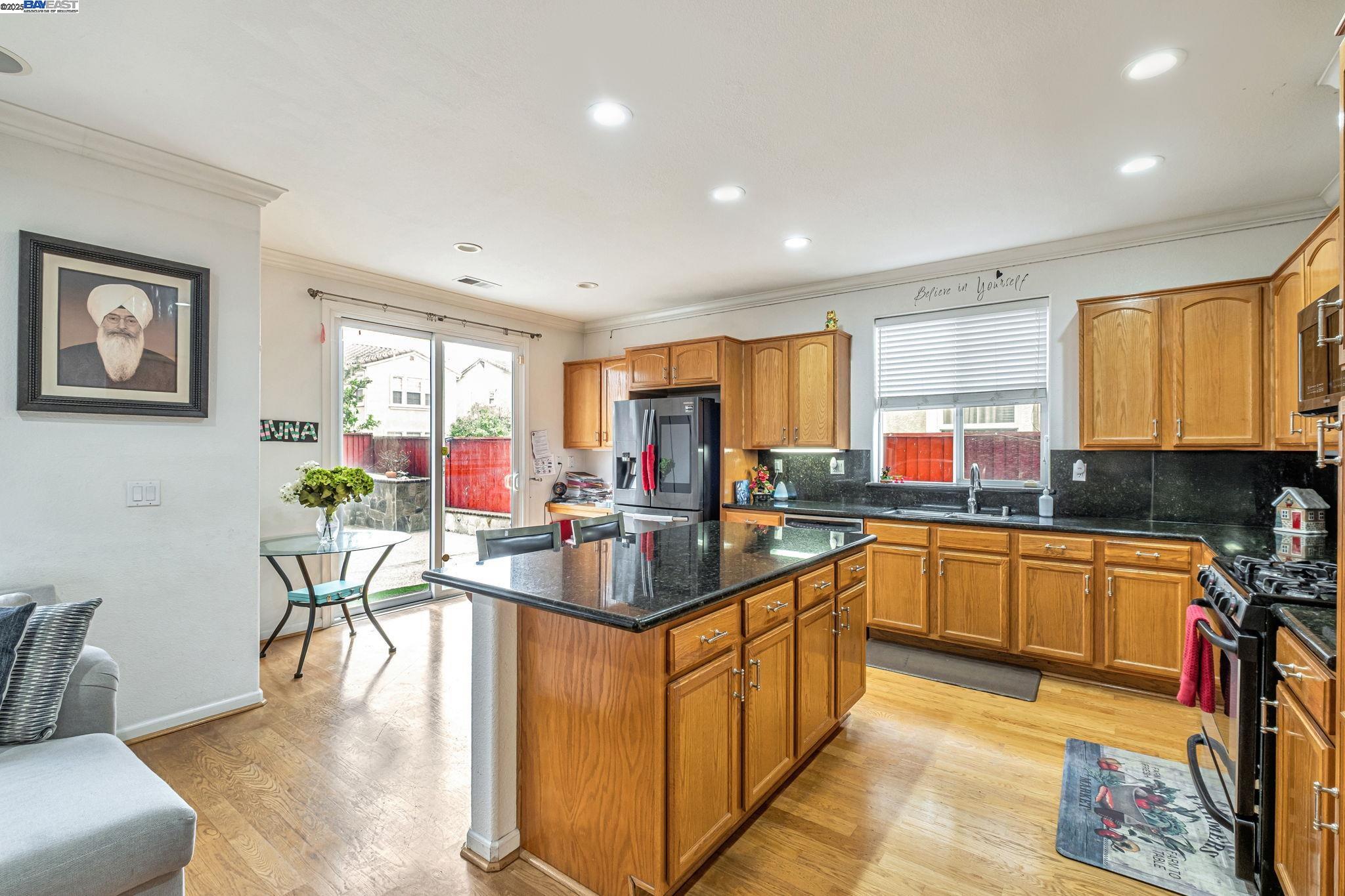 Detail Gallery Image 13 of 60 For 2815 Dune Cir, Hayward,  CA 94545 - 5 Beds | 3 Baths