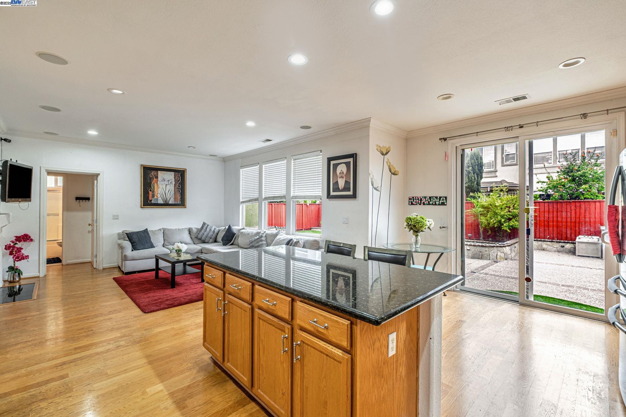 Detail Gallery Image 14 of 60 For 2815 Dune Cir, Hayward,  CA 94545 - 5 Beds | 3 Baths