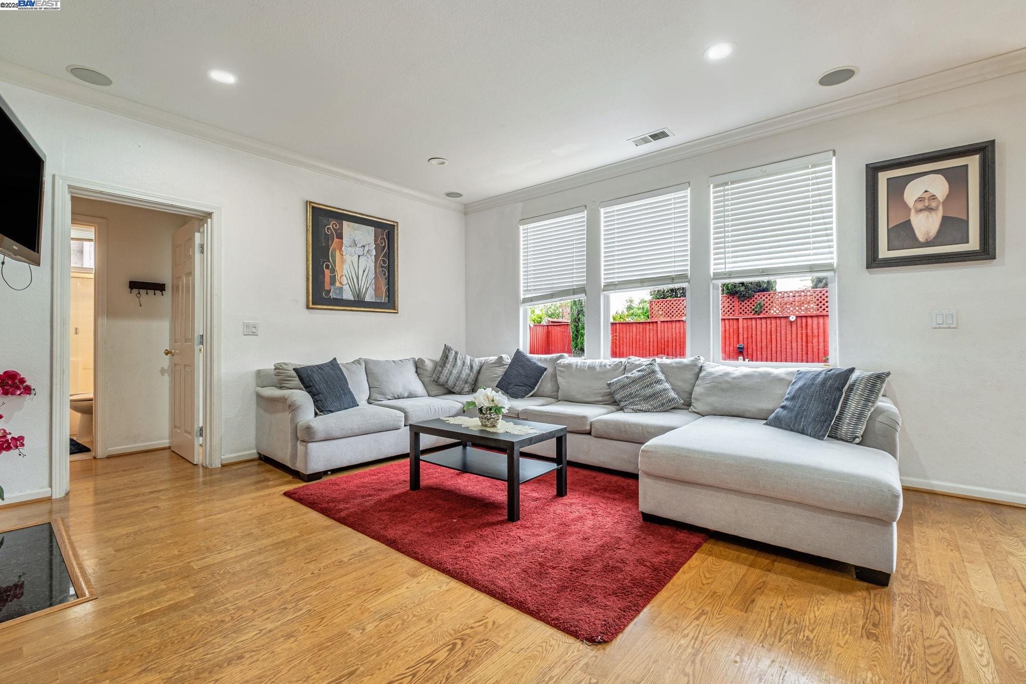 Detail Gallery Image 10 of 60 For 2815 Dune Cir, Hayward,  CA 94545 - 5 Beds | 3 Baths