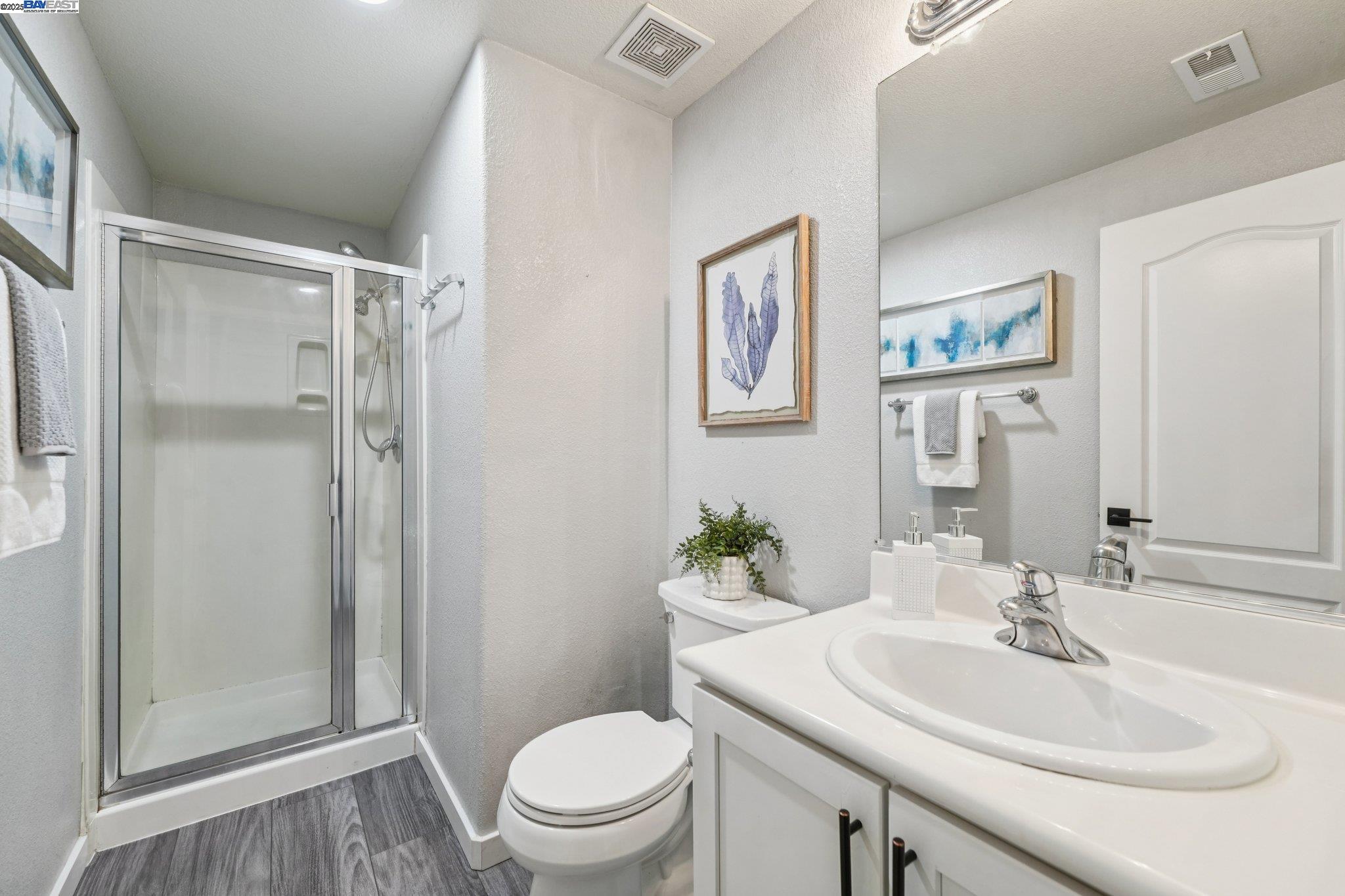 Detail Gallery Image 15 of 38 For 640 Mesa Cir, Hayward,  CA 94541 - 3 Beds | 3 Baths