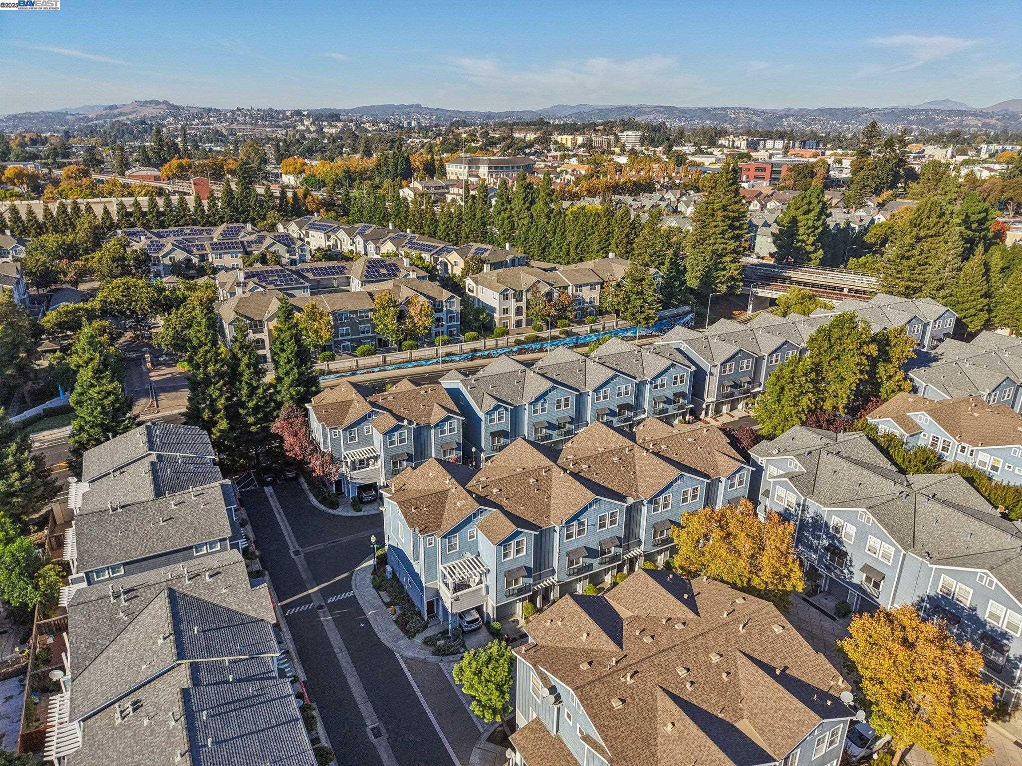 Detail Gallery Image 28 of 38 For 640 Mesa Cir, Hayward,  CA 94541 - 3 Beds | 3 Baths