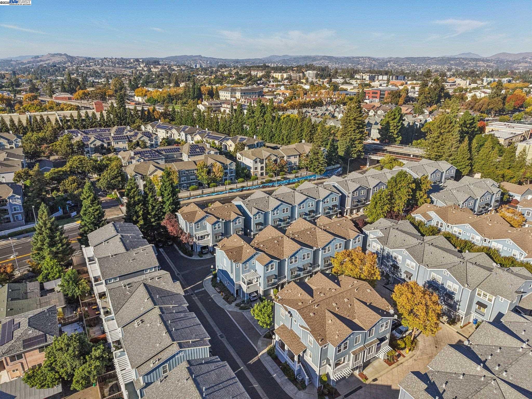 Detail Gallery Image 29 of 38 For 640 Mesa Cir, Hayward,  CA 94541 - 3 Beds | 3 Baths