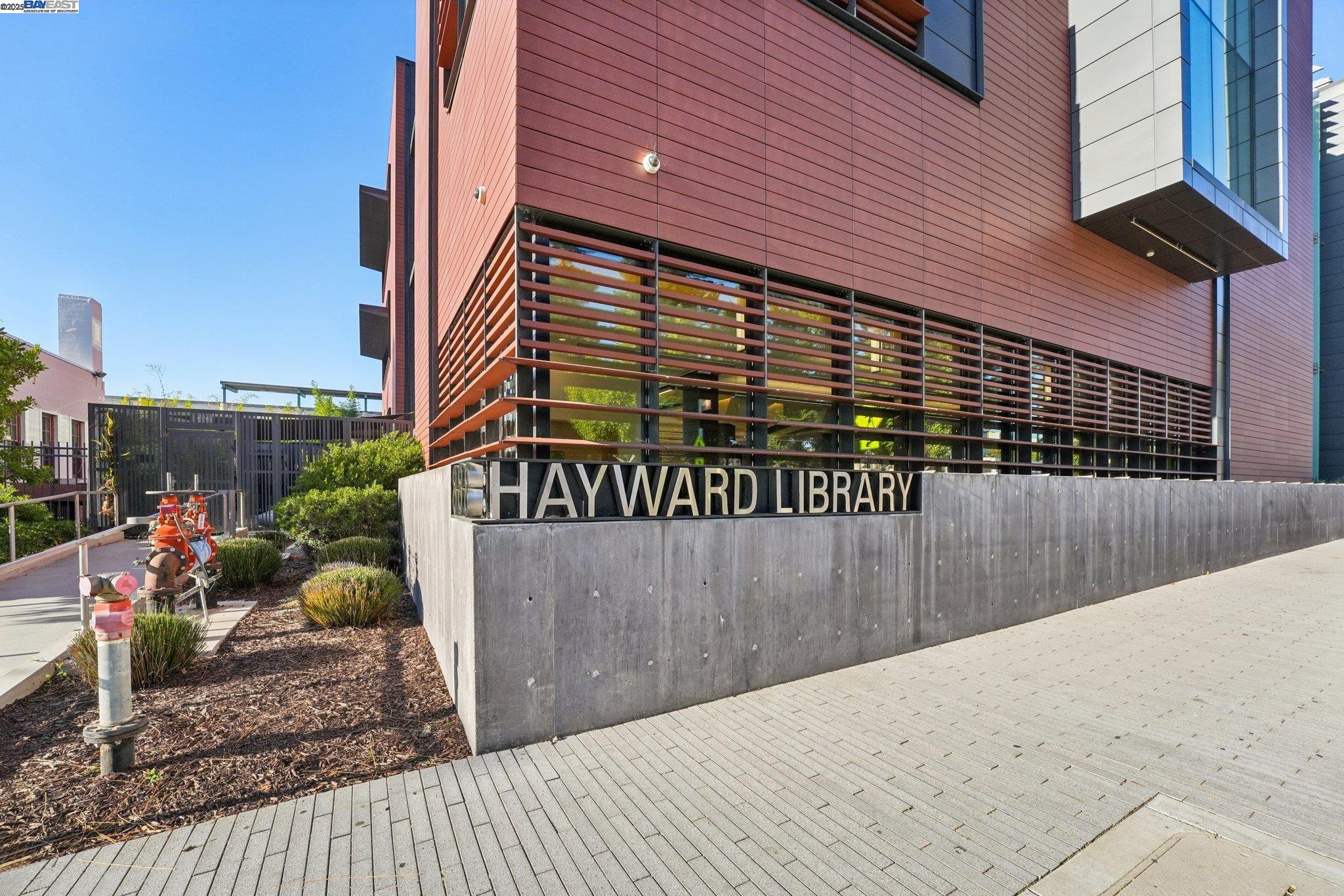 Detail Gallery Image 32 of 38 For 640 Mesa Cir, Hayward,  CA 94541 - 3 Beds | 3 Baths