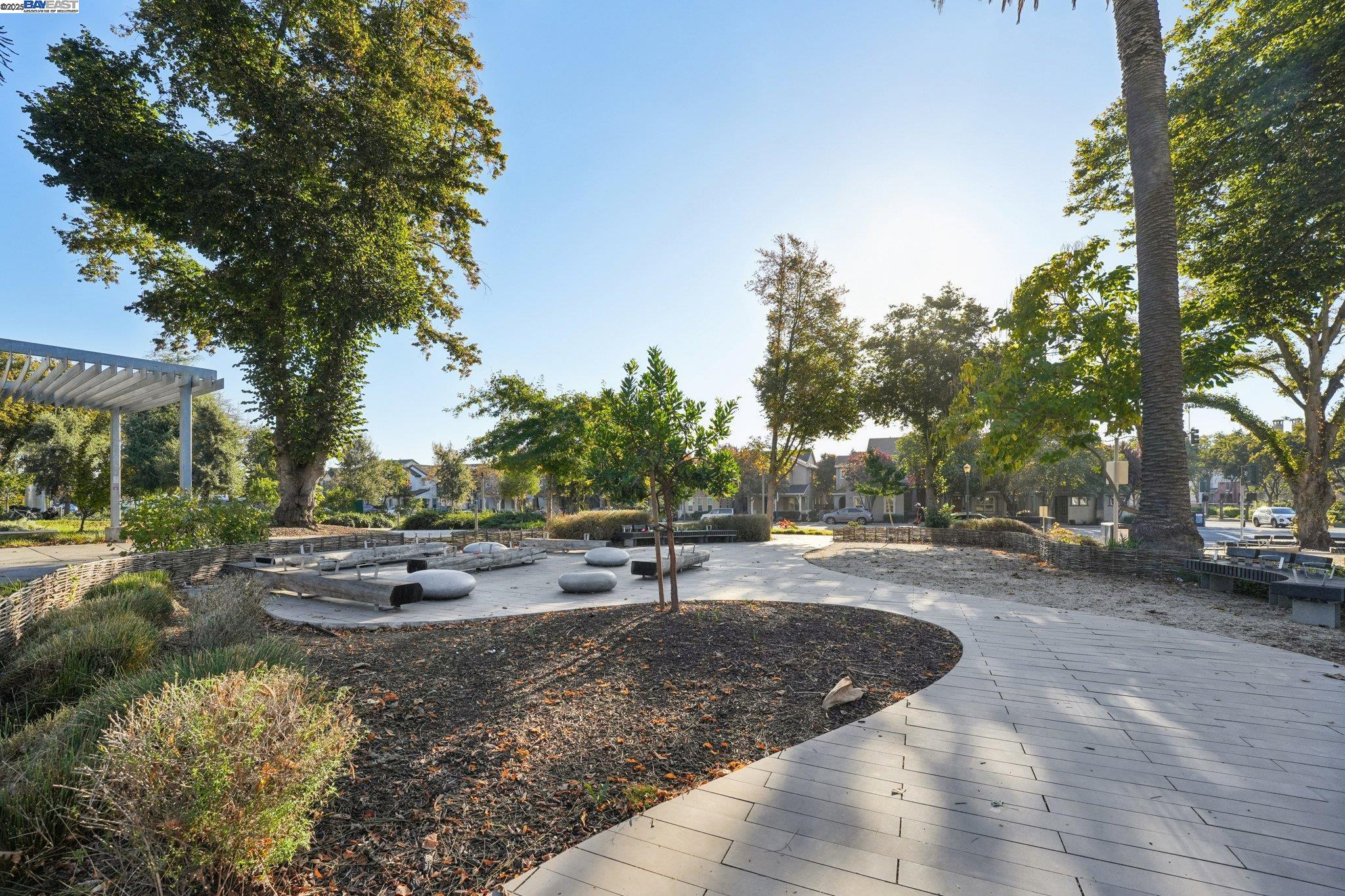 Detail Gallery Image 36 of 38 For 640 Mesa Cir, Hayward,  CA 94541 - 3 Beds | 3 Baths