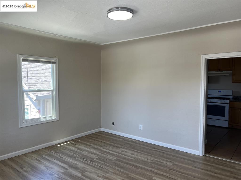 Detail Gallery Image 4 of 17 For 449 E 9th St, Pittsburg,  CA 94565 - 4 Beds | 2 Baths