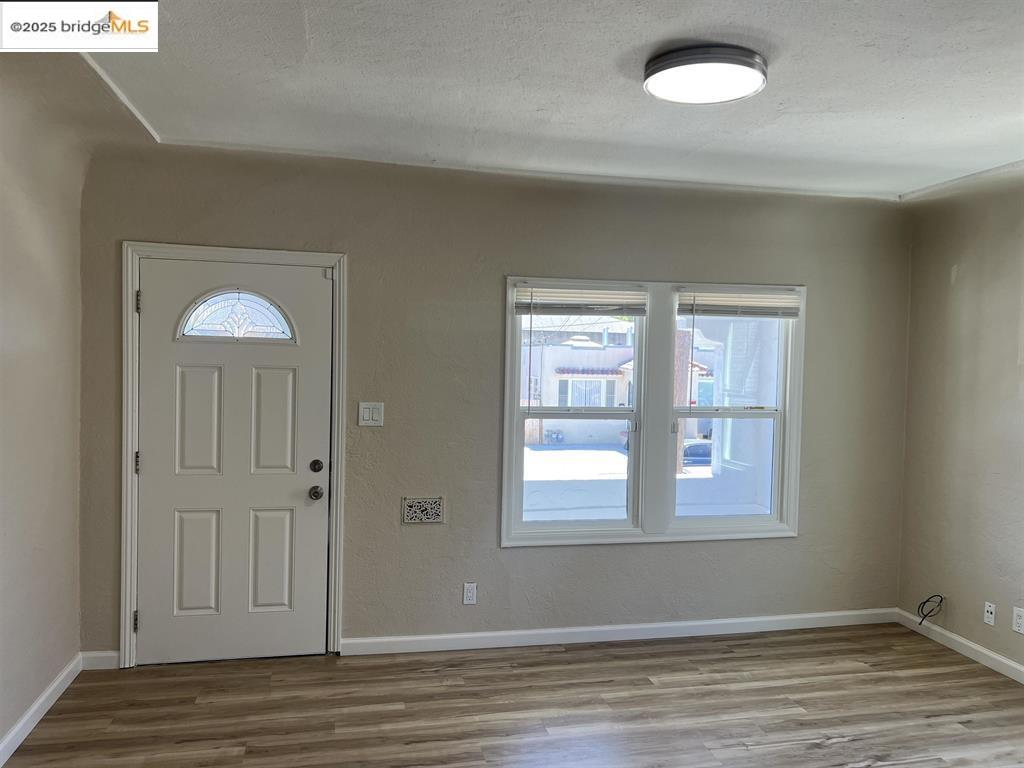 Detail Gallery Image 6 of 17 For 449 E 9th St, Pittsburg,  CA 94565 - 4 Beds | 2 Baths