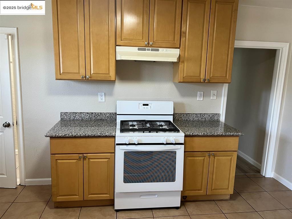 Detail Gallery Image 7 of 17 For 449 E 9th St, Pittsburg,  CA 94565 - 4 Beds | 2 Baths