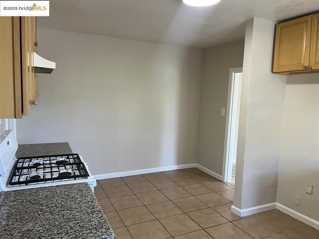 Detail Gallery Image 8 of 17 For 449 E 9th St, Pittsburg,  CA 94565 - 4 Beds | 2 Baths