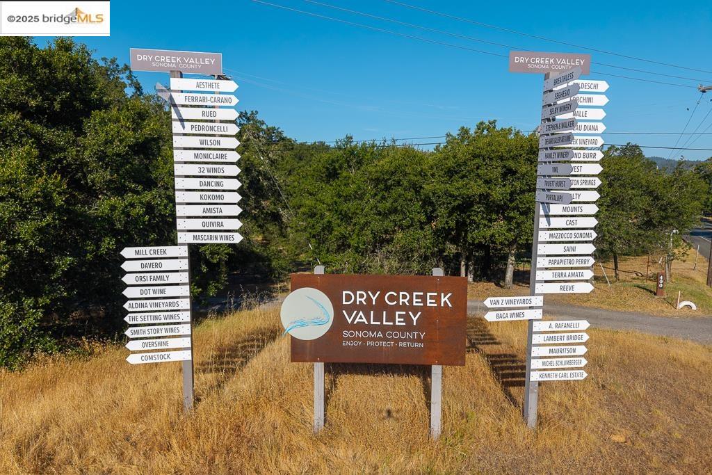 Detail Gallery Image 2 of 23 For 838 Dry Creek, Healdsburg,  CA 95448 - – Beds | – Baths