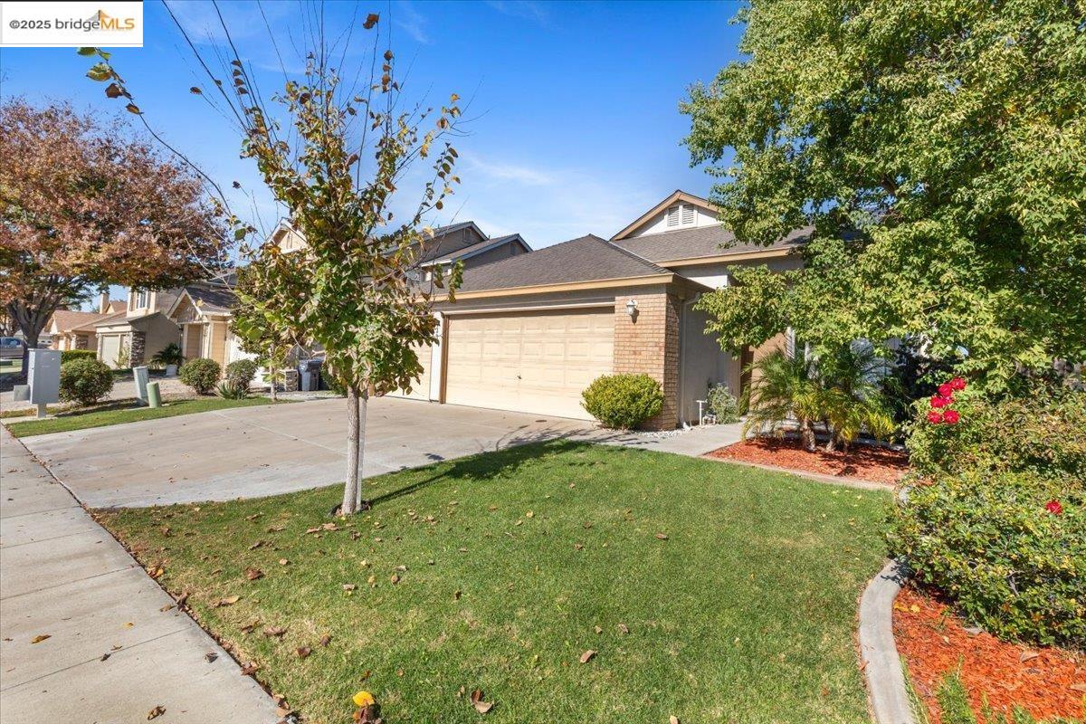 Detail Gallery Image 3 of 41 For 433 Montclair Ln, Tracy,  CA 95376 - 3 Beds | 2 Baths