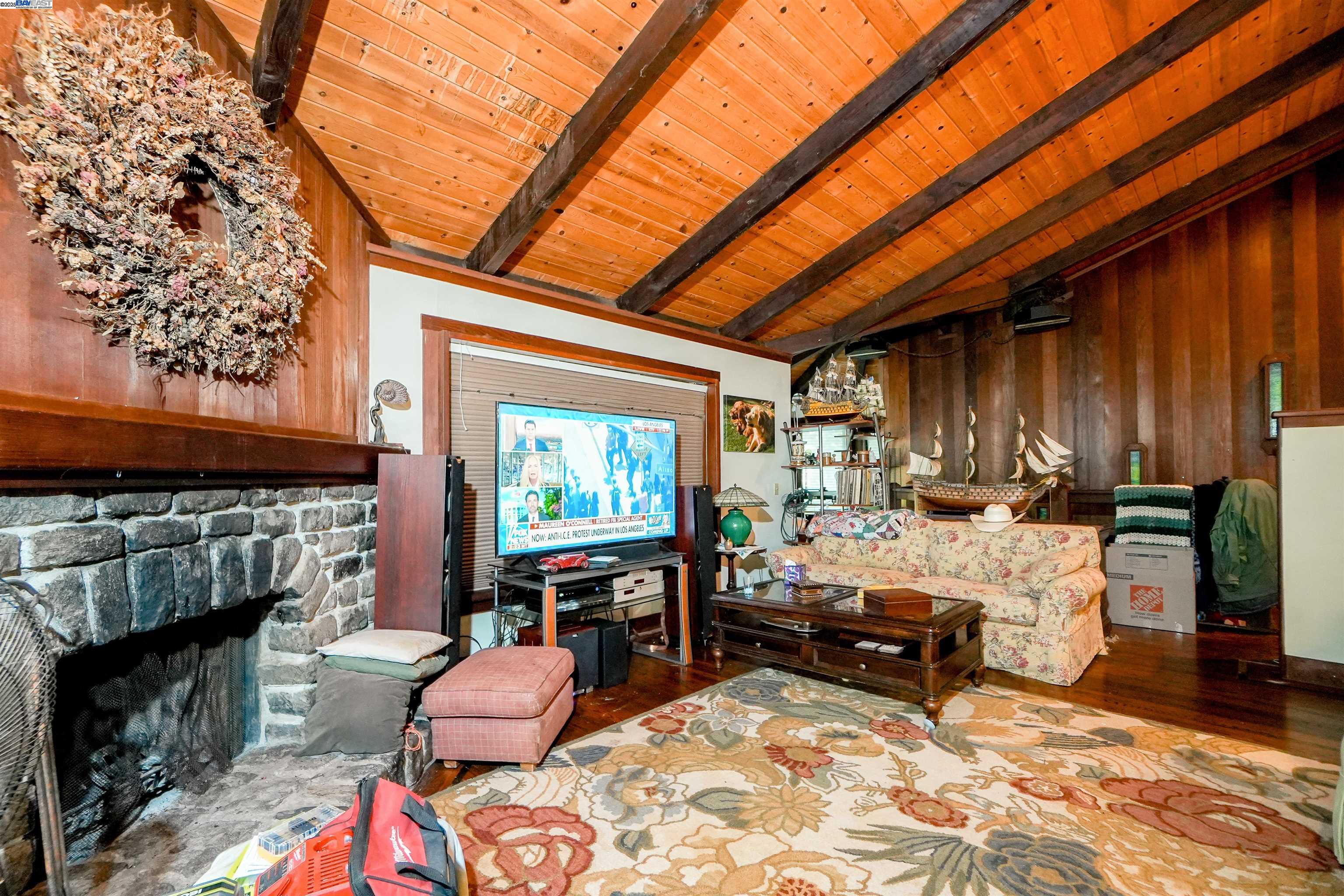 Detail Gallery Image 11 of 58 For 21 Red Rock Way, San Rafael,  CA 94903-3840 - 3 Beds | 2/1 Baths