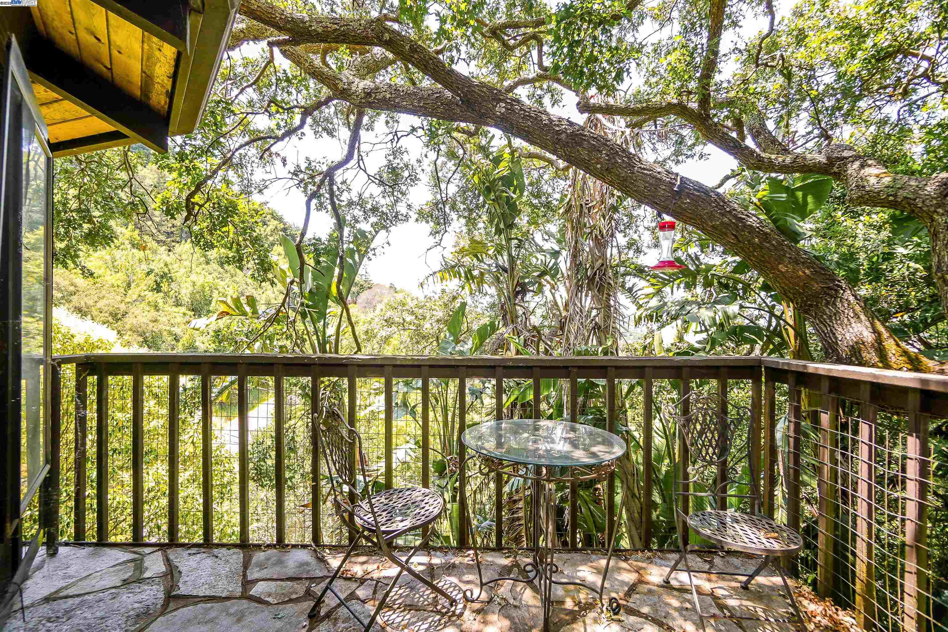 Detail Gallery Image 26 of 58 For 21 Red Rock Way, San Rafael,  CA 94903-3840 - 3 Beds | 2/1 Baths