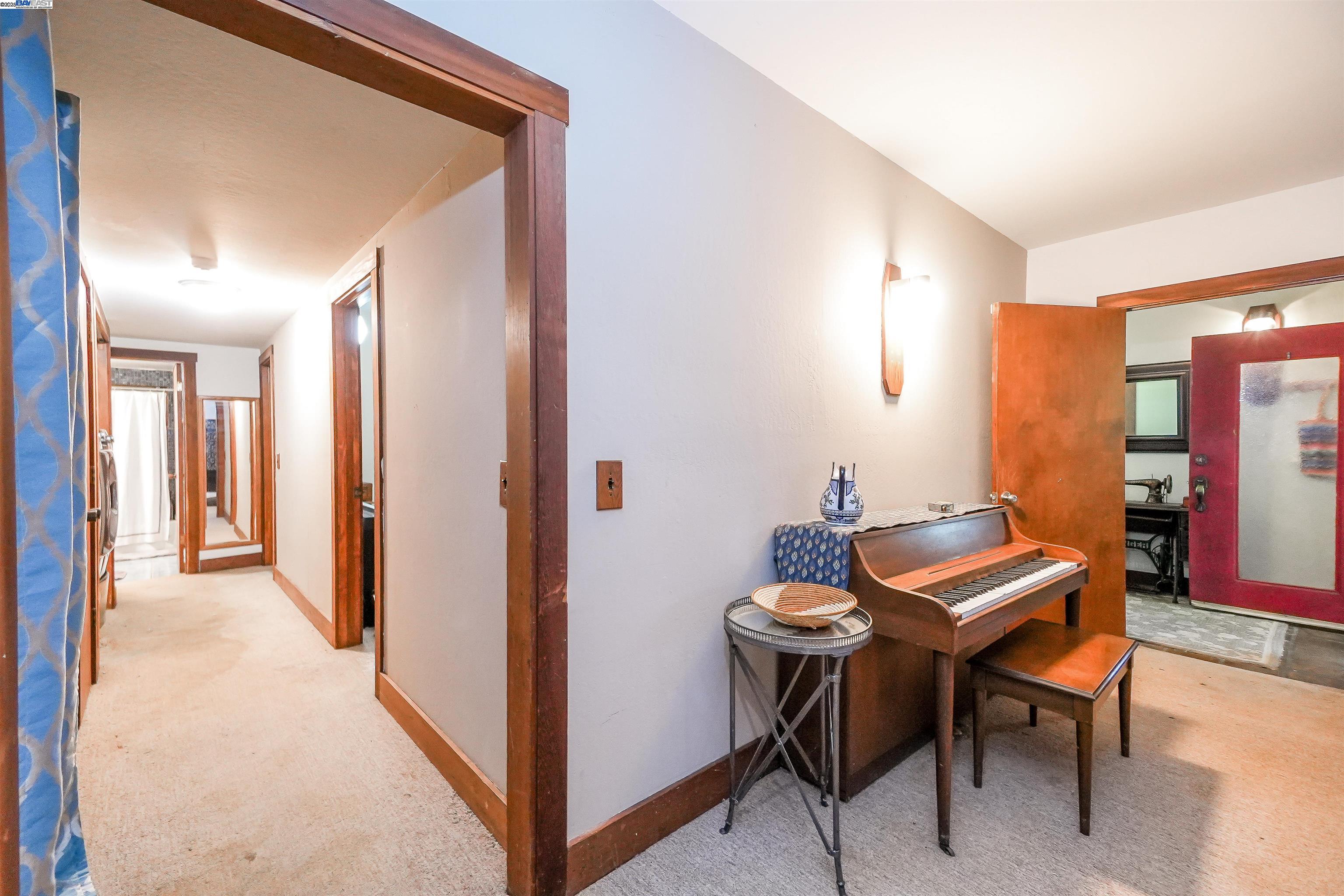 Detail Gallery Image 32 of 58 For 21 Red Rock Way, San Rafael,  CA 94903-3840 - 3 Beds | 2/1 Baths