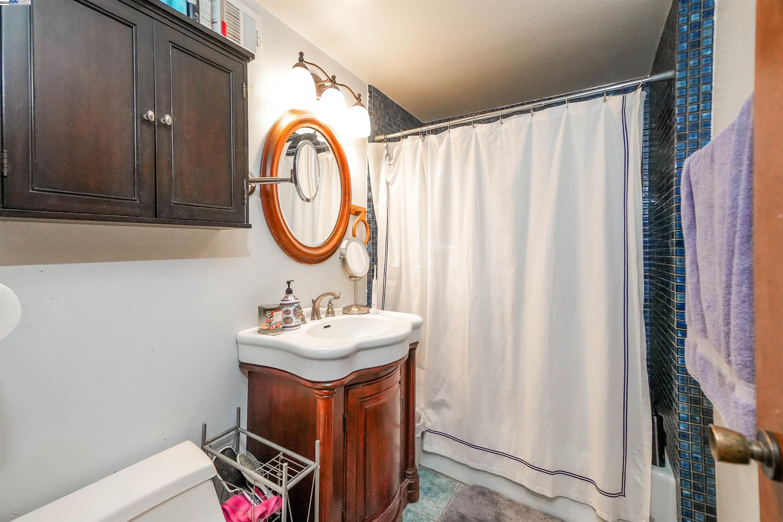 Detail Gallery Image 33 of 58 For 21 Red Rock Way, San Rafael,  CA 94903-3840 - 3 Beds | 2/1 Baths