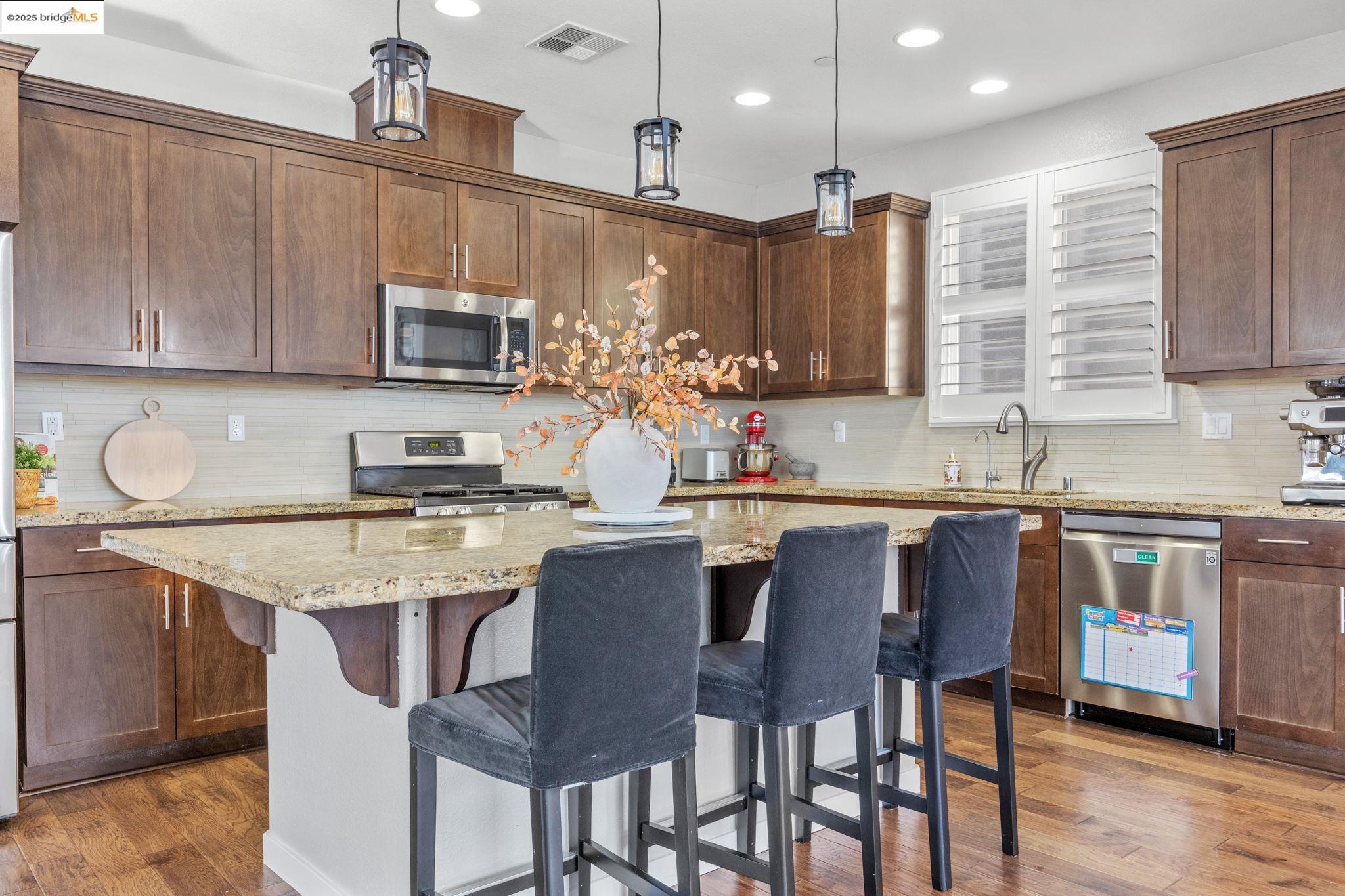 Detail Gallery Image 6 of 56 For 732 Westmoor Cir, Oakley,  CA 94561 - 4 Beds | 3 Baths