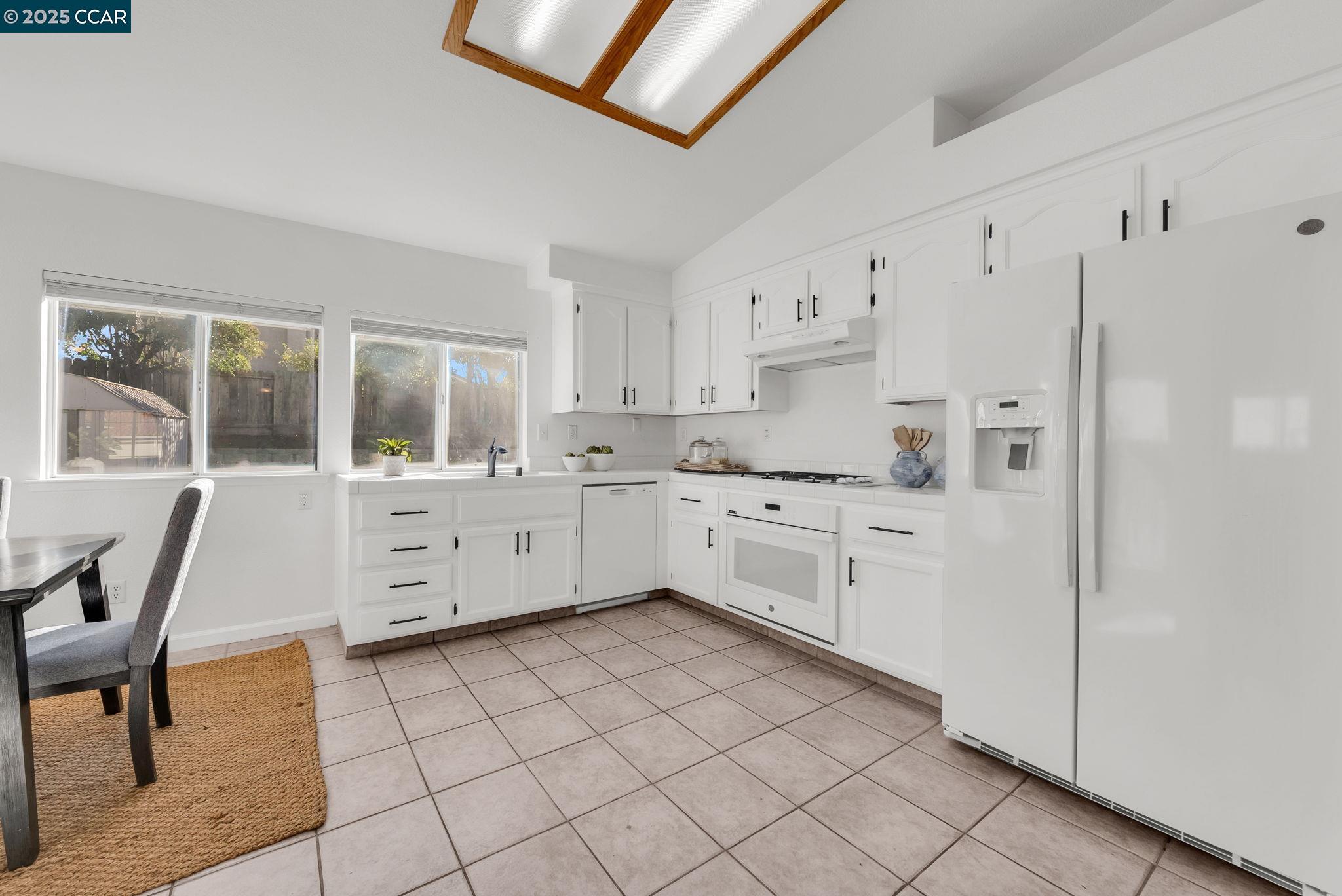 Detail Gallery Image 11 of 40 For 1971 Glarner St, Hollister,  CA 95023 - 3 Beds | 2 Baths