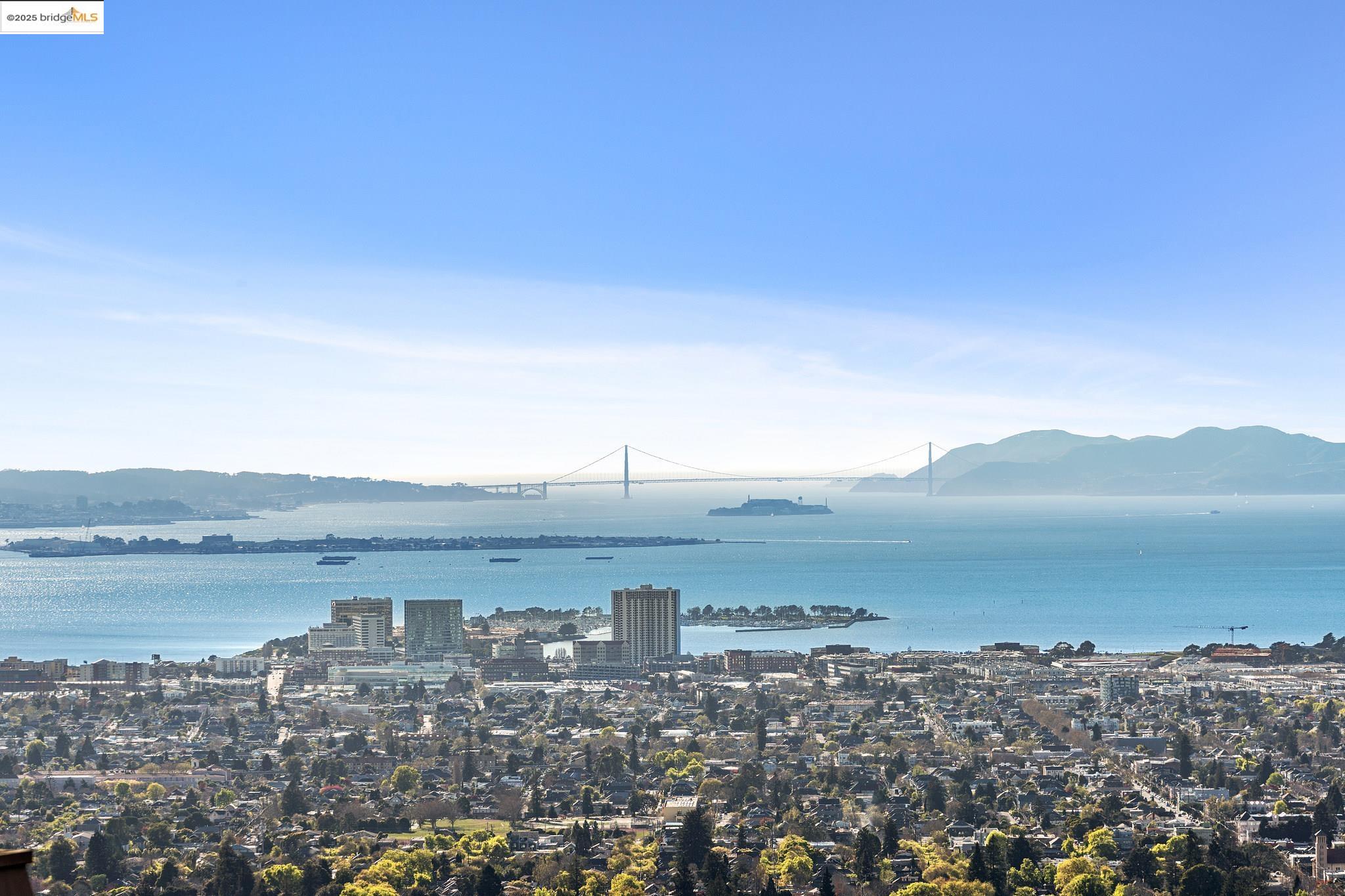 Detail Gallery Image 8 of 59 For 105 Starview Ct, Oakland,  CA 94618 - 3 Beds | 2/1 Baths