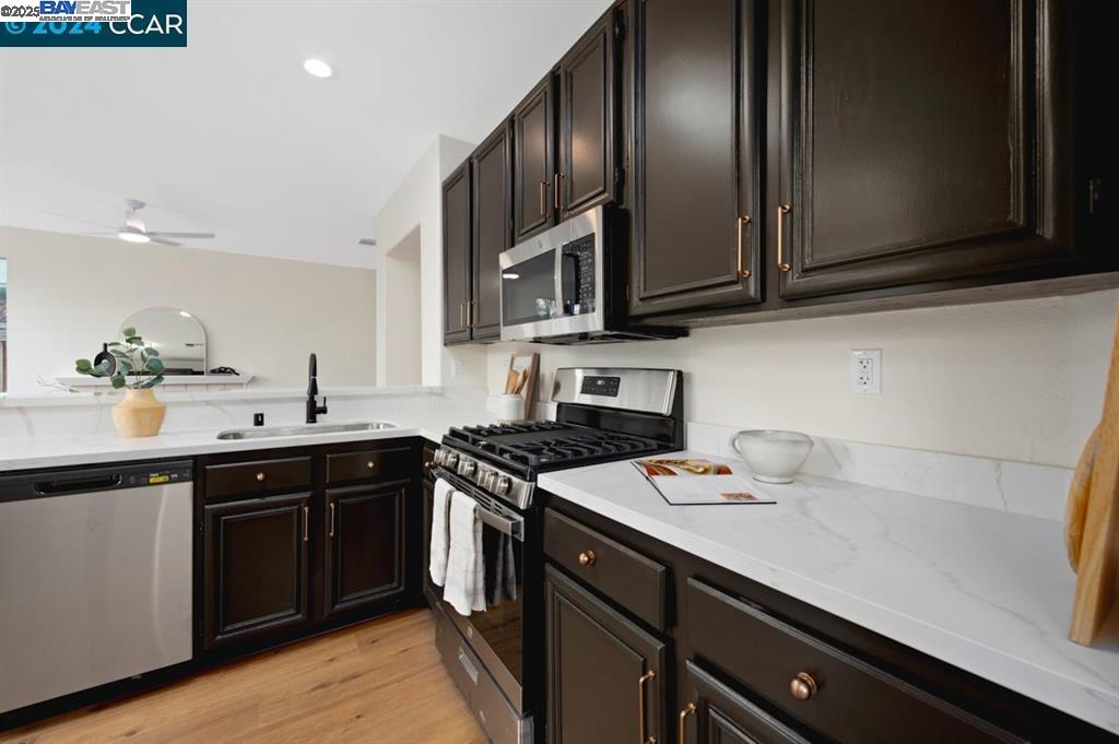 Detail Gallery Image 12 of 32 For 4433 Whitehoof Way, Antioch,  CA 94531 - 4 Beds | 2/1 Baths