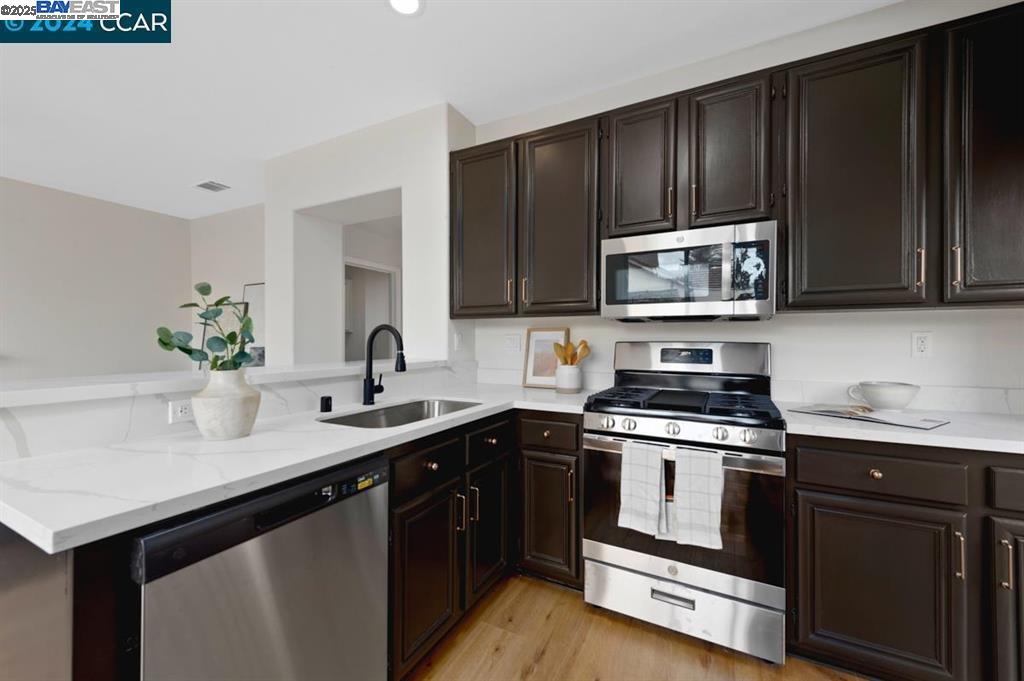 Detail Gallery Image 13 of 32 For 4433 Whitehoof Way, Antioch,  CA 94531 - 4 Beds | 2/1 Baths