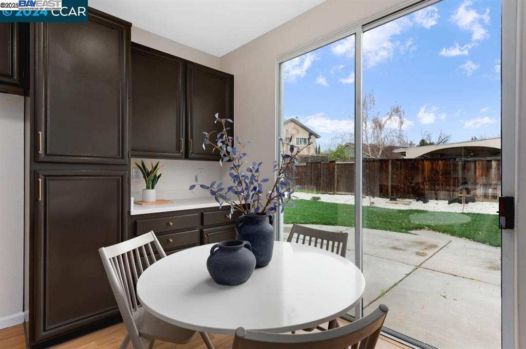 Detail Gallery Image 14 of 32 For 4433 Whitehoof Way, Antioch,  CA 94531 - 4 Beds | 2/1 Baths